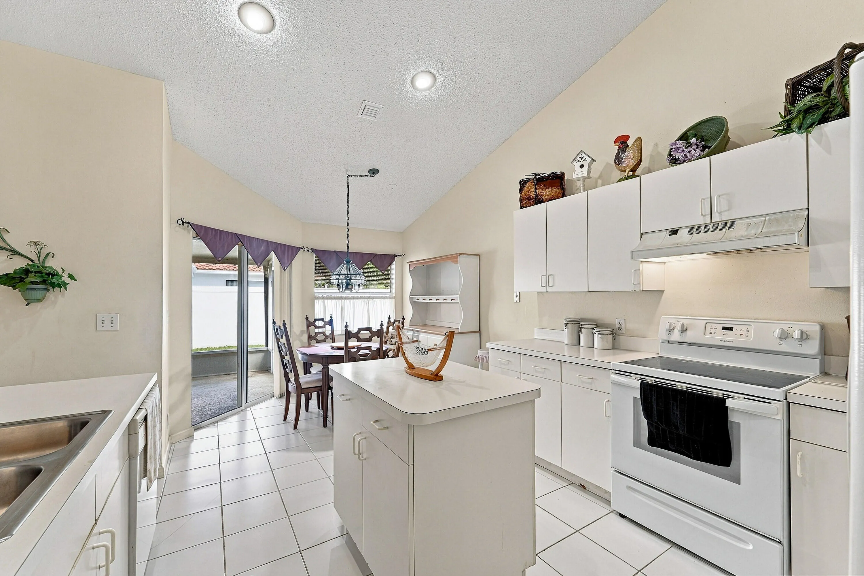 3705 BEACHWOOD Drive
