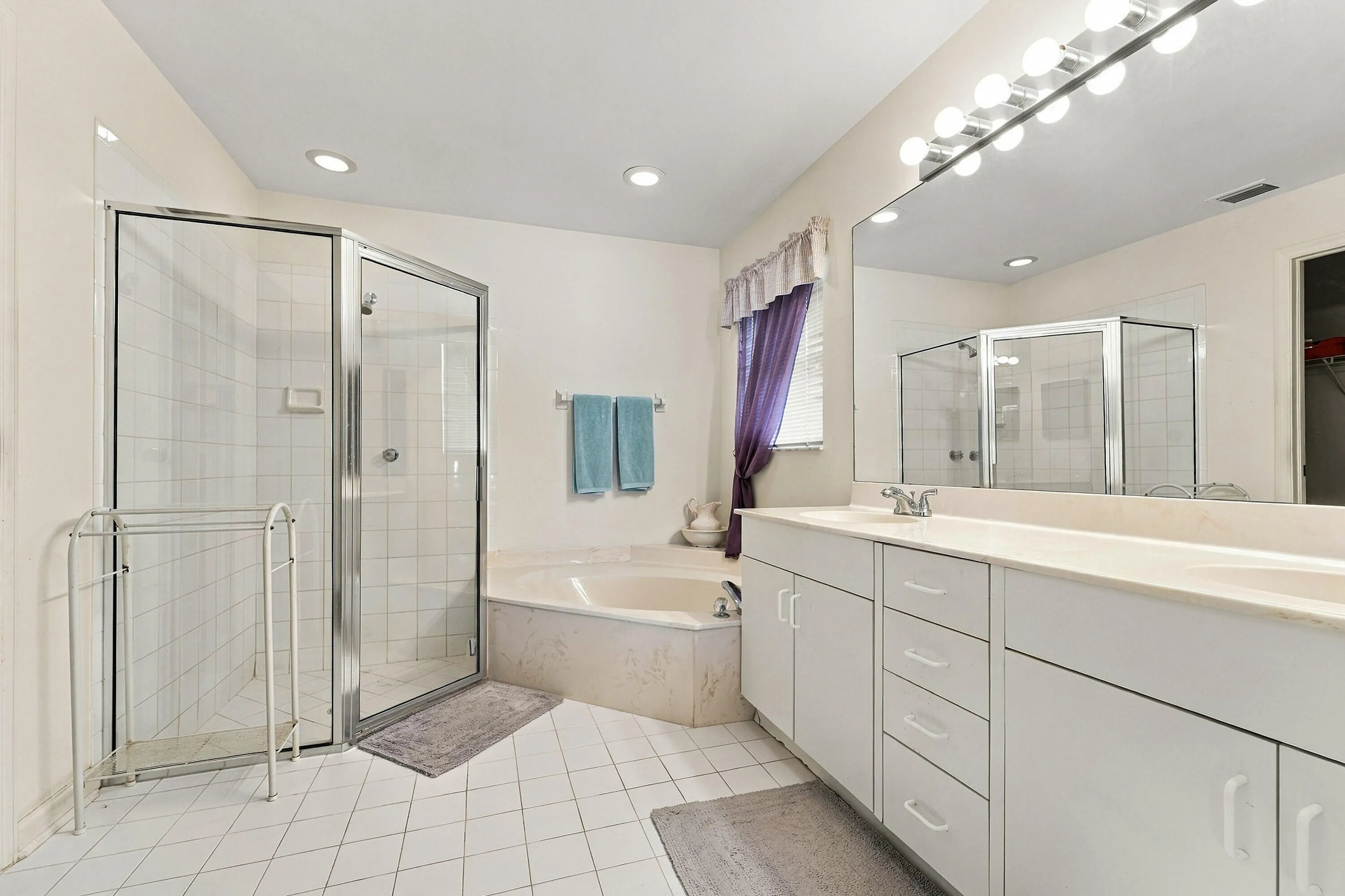 3705 BEACHWOOD Drive