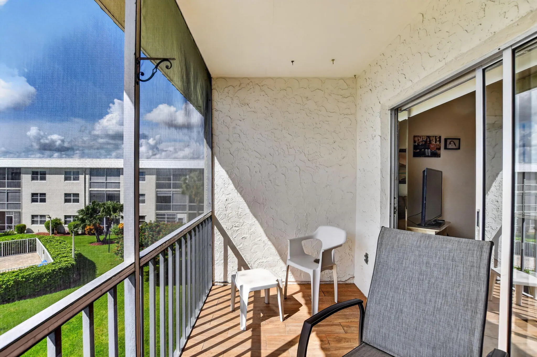 9872 MARINA Boulevard #1438