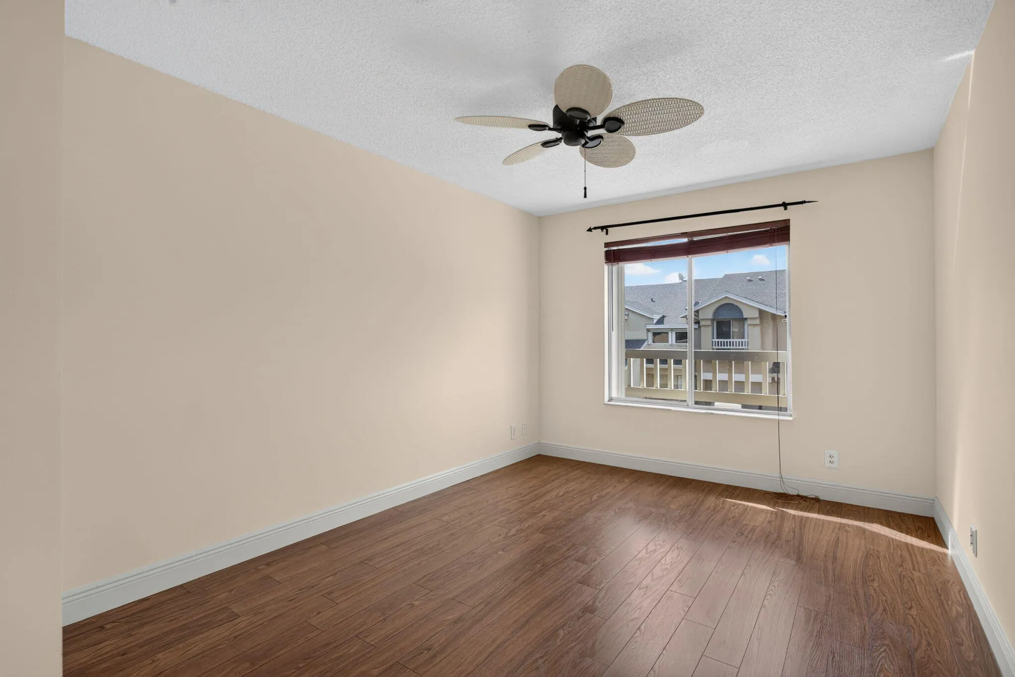 2047 DISCOVERY Circle E