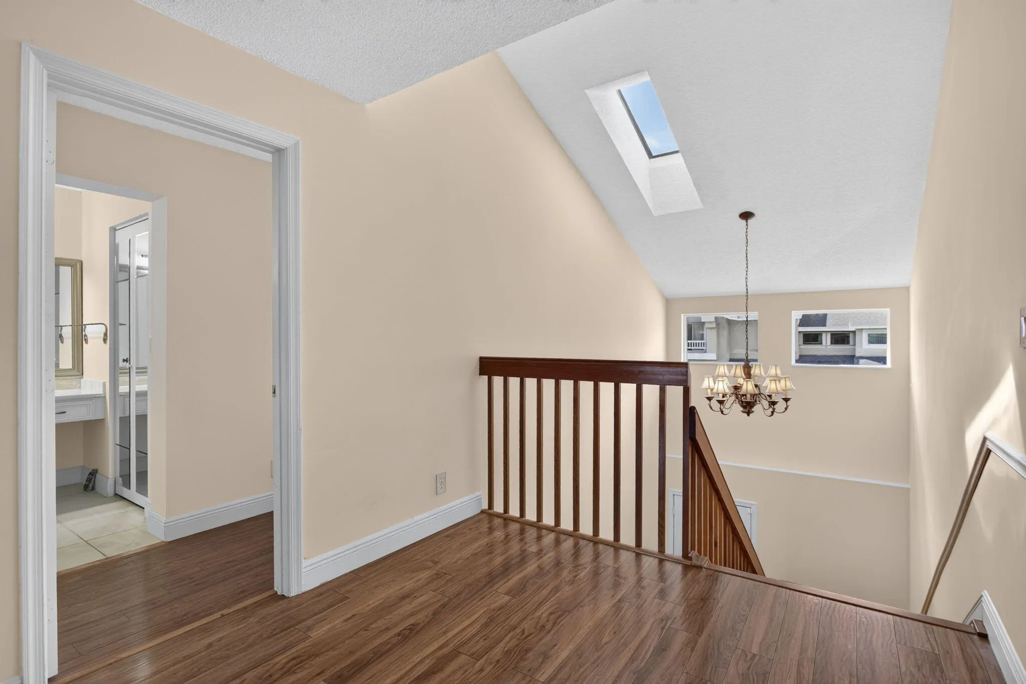 2047 DISCOVERY Circle E