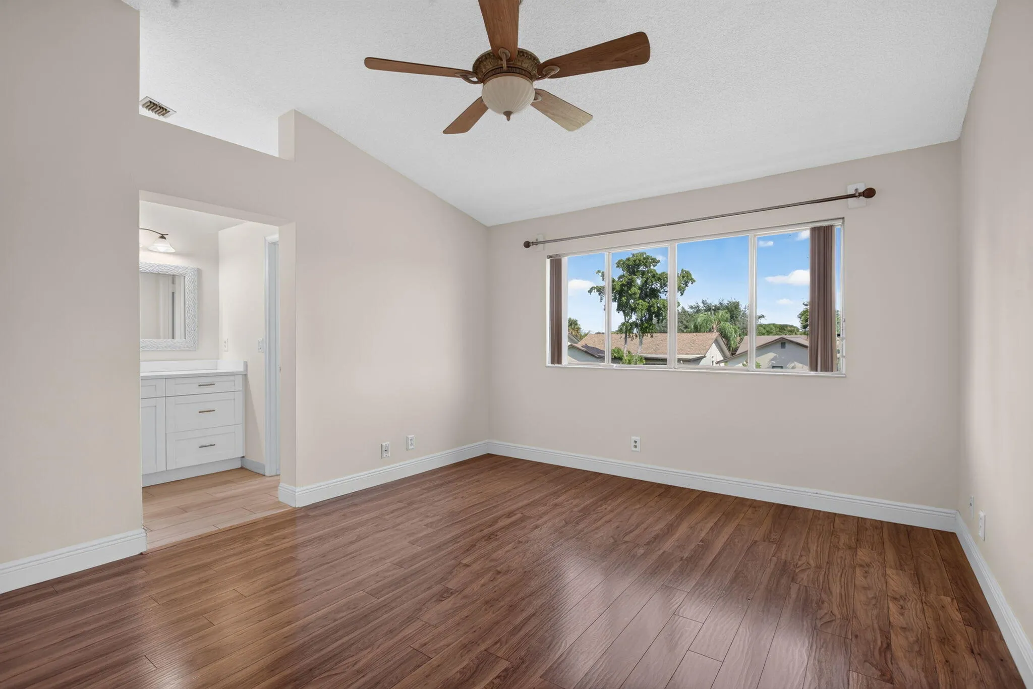 2047 DISCOVERY Circle E