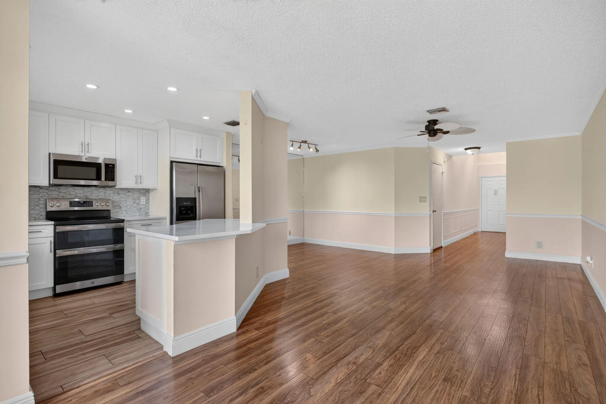 2047 DISCOVERY Circle E