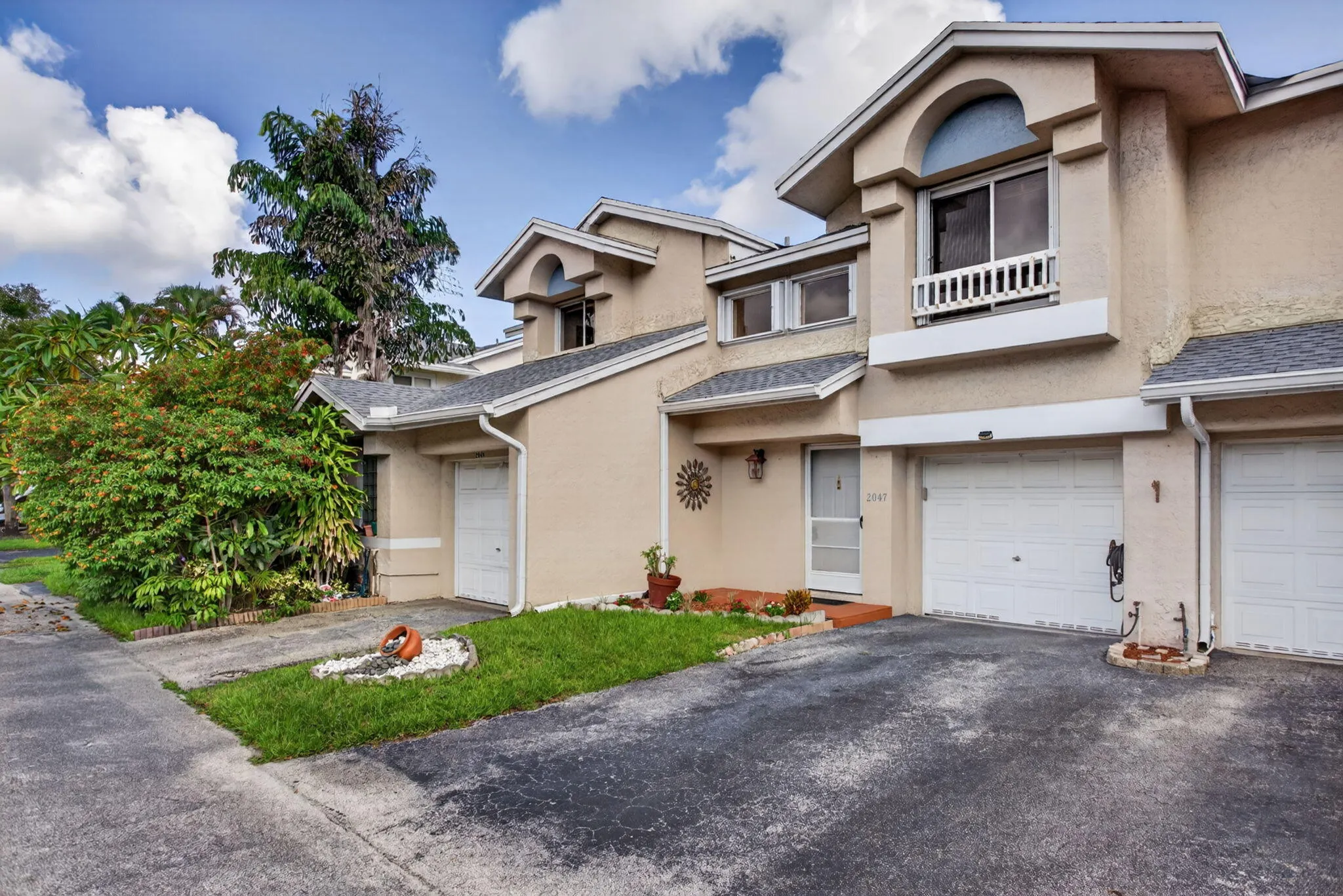 2047 DISCOVERY Circle E
