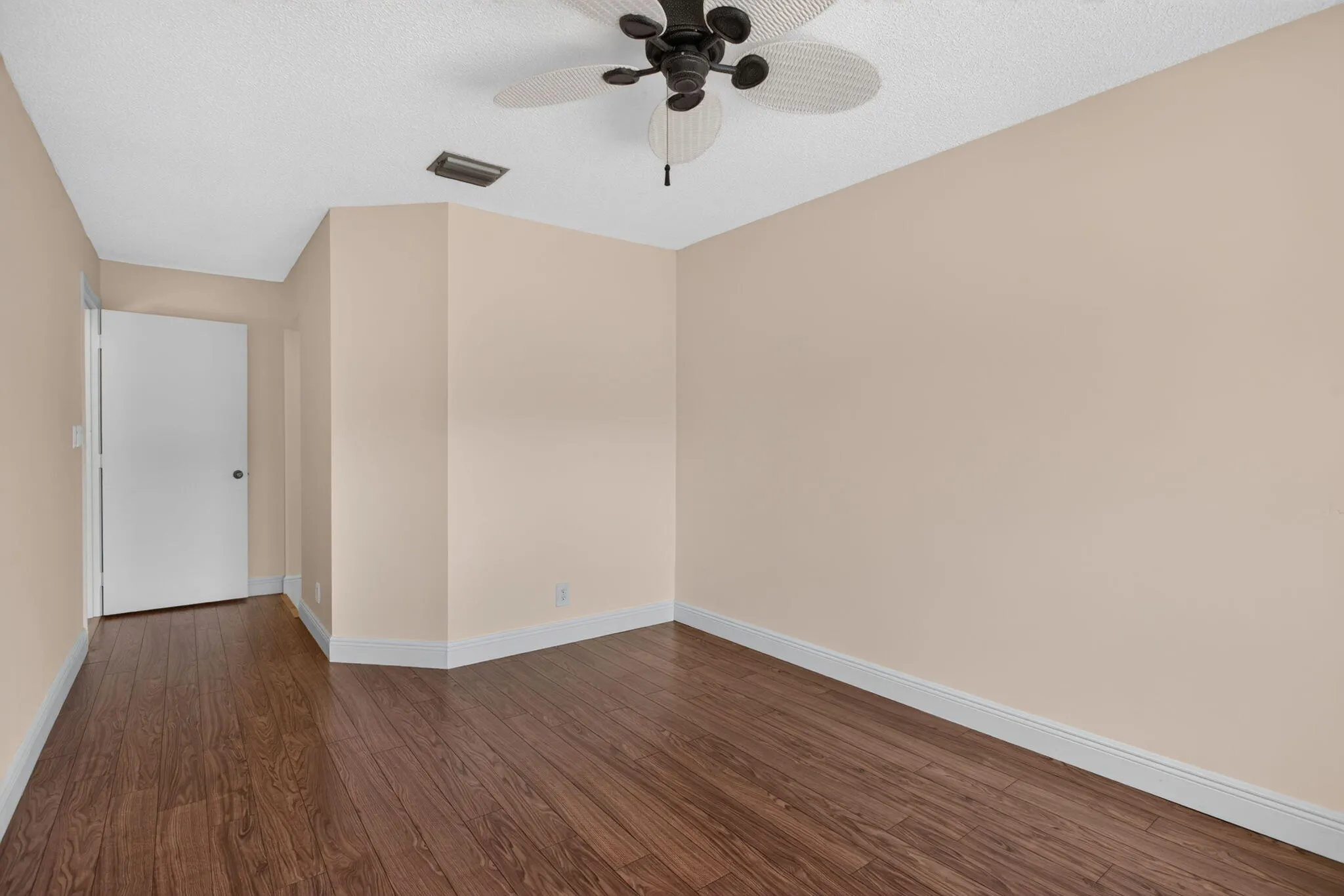 2047 DISCOVERY Circle E