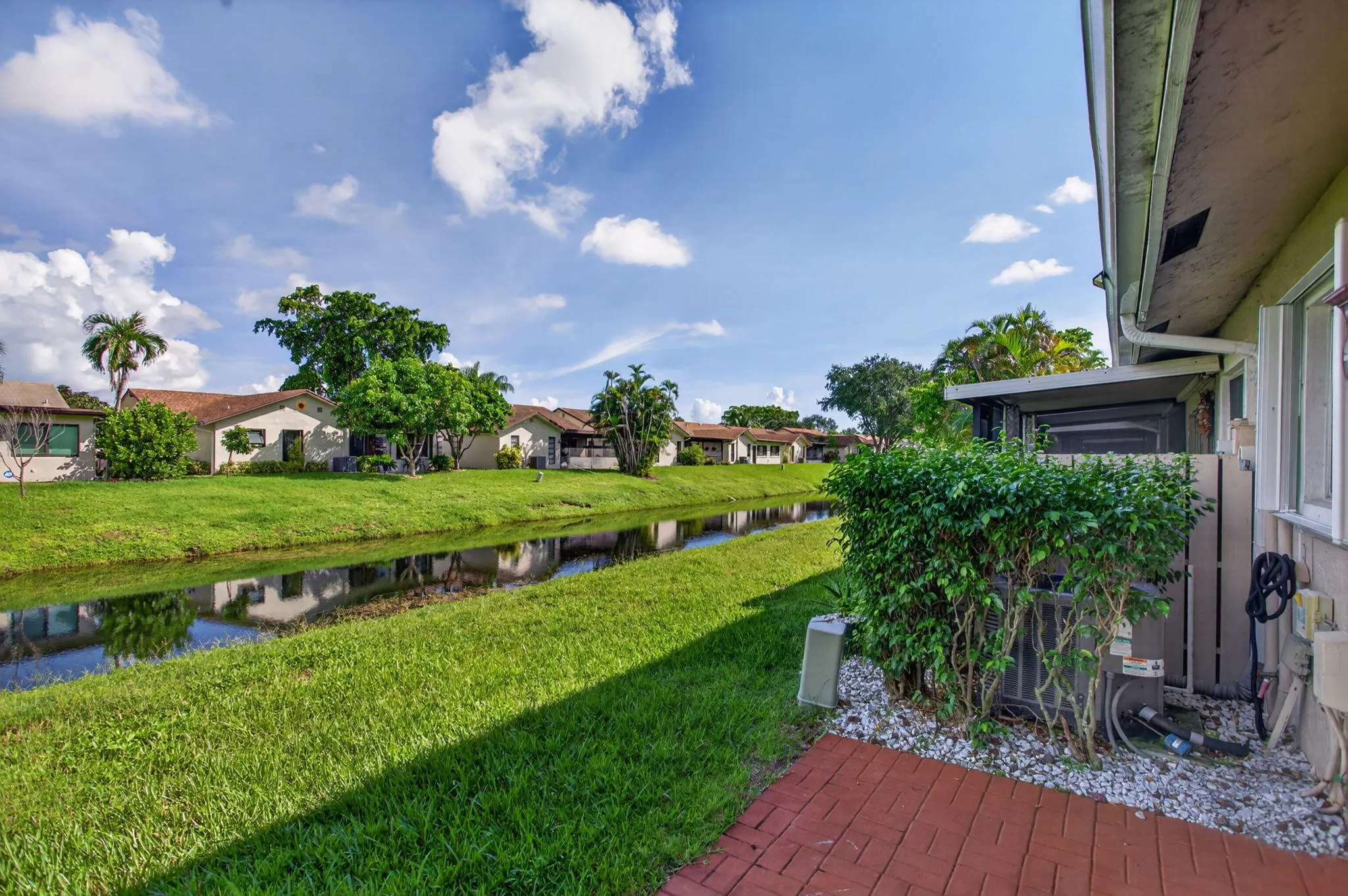 2047 DISCOVERY Circle E