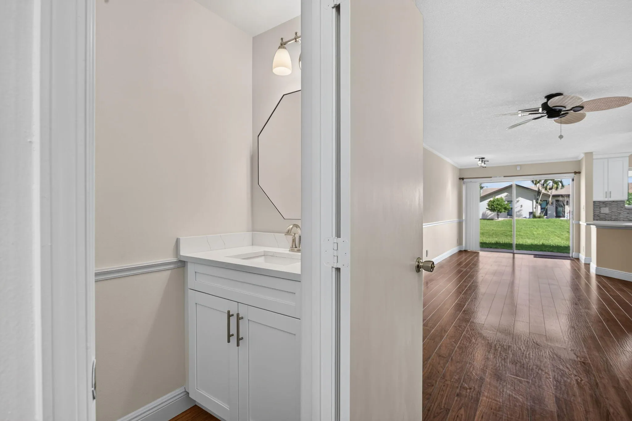 2047 DISCOVERY Circle E
