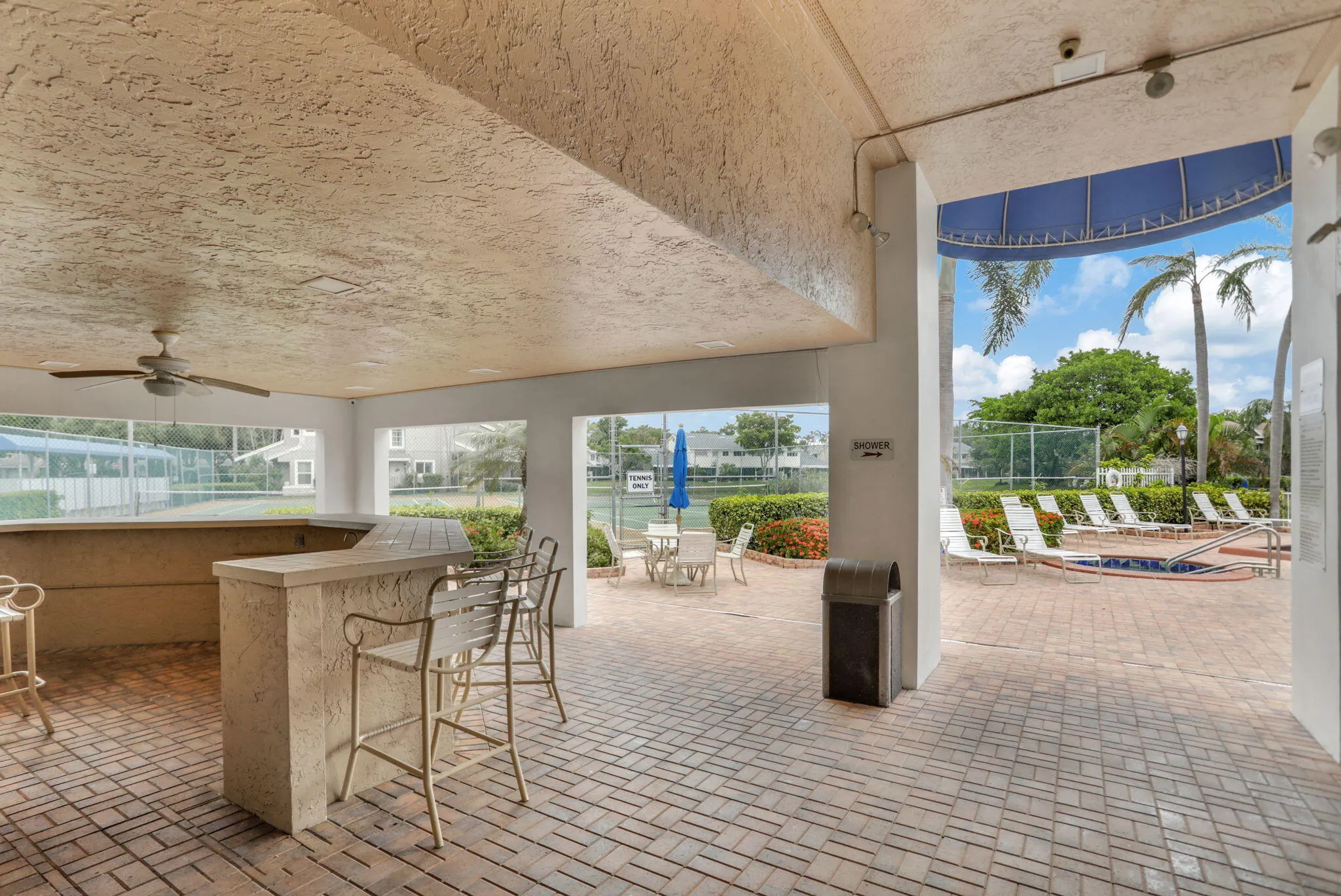2047 DISCOVERY Circle E