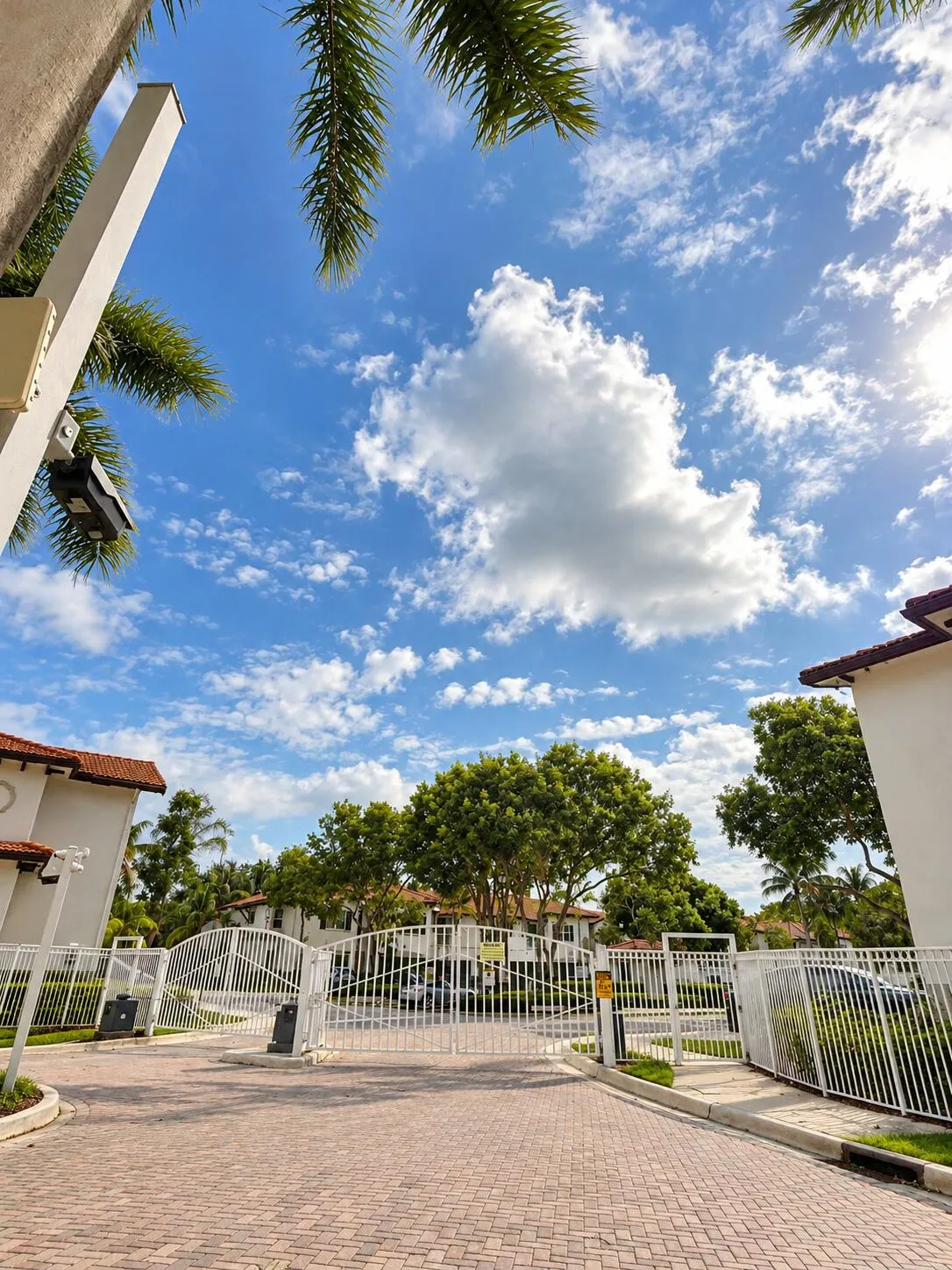4730 S PRIVE Circle