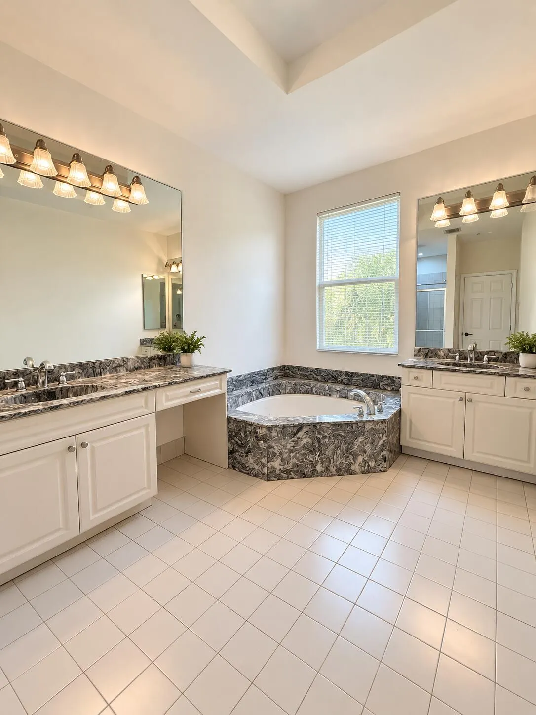 4730 S PRIVE Circle
