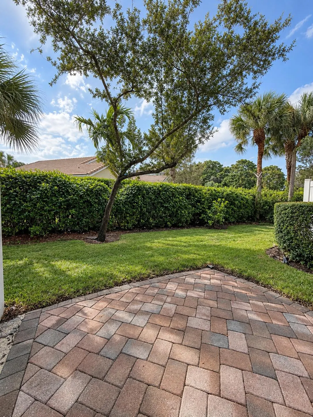 4730 S PRIVE Circle