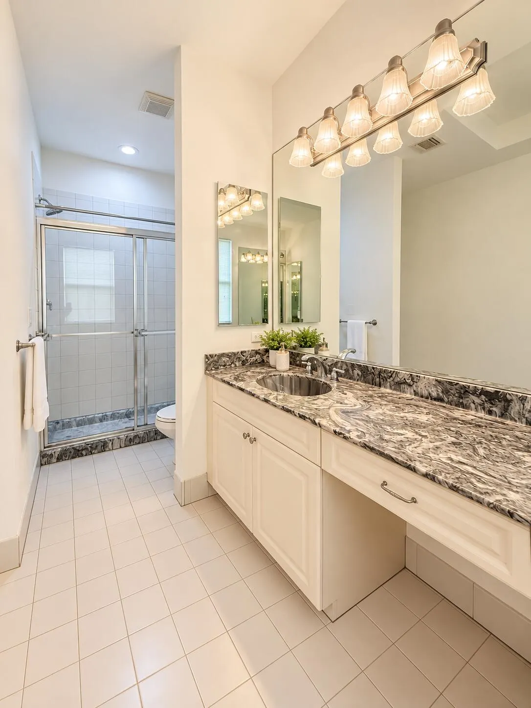 4730 S PRIVE Circle