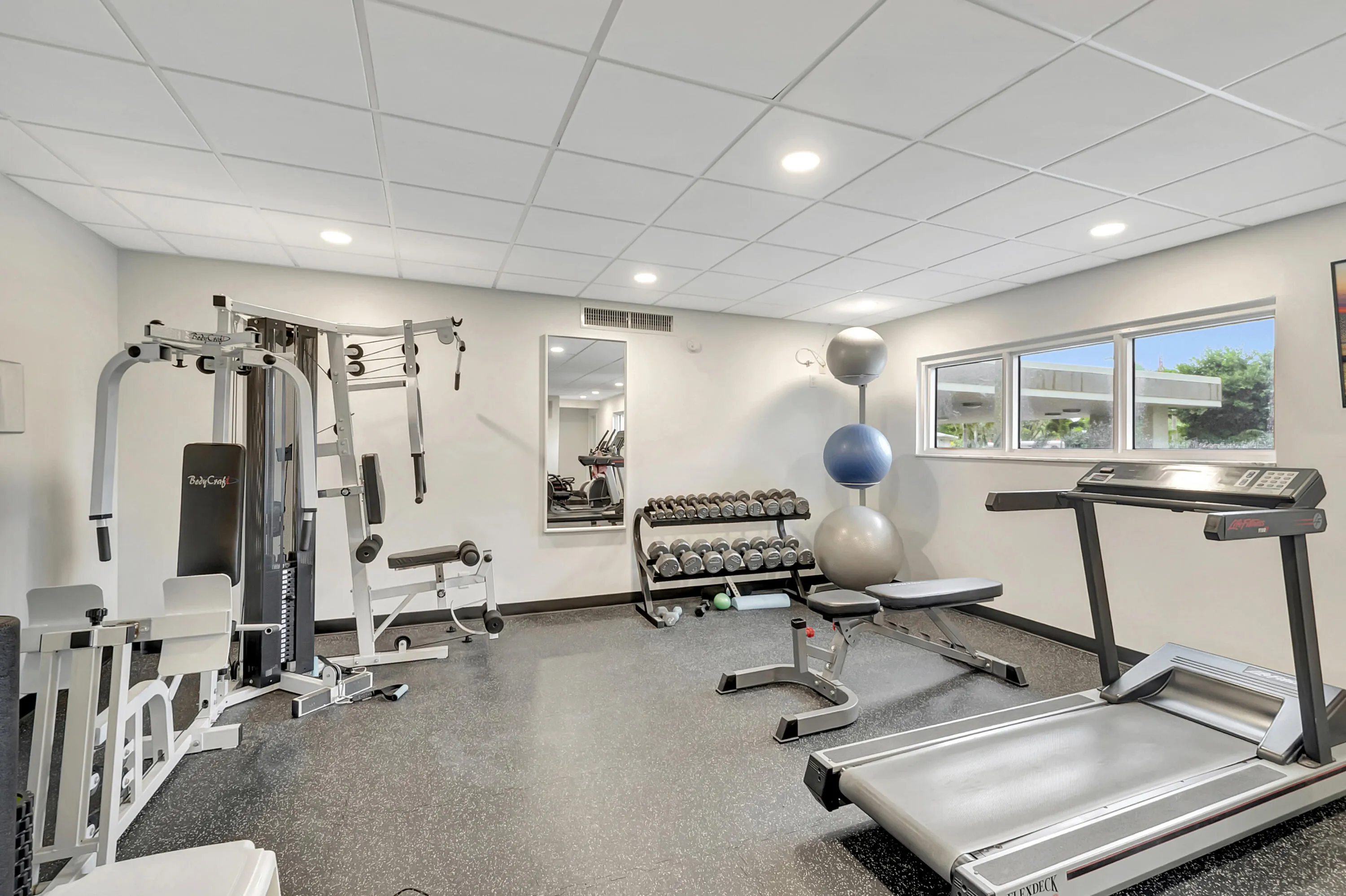 555 SE 6TH Avenue #4F