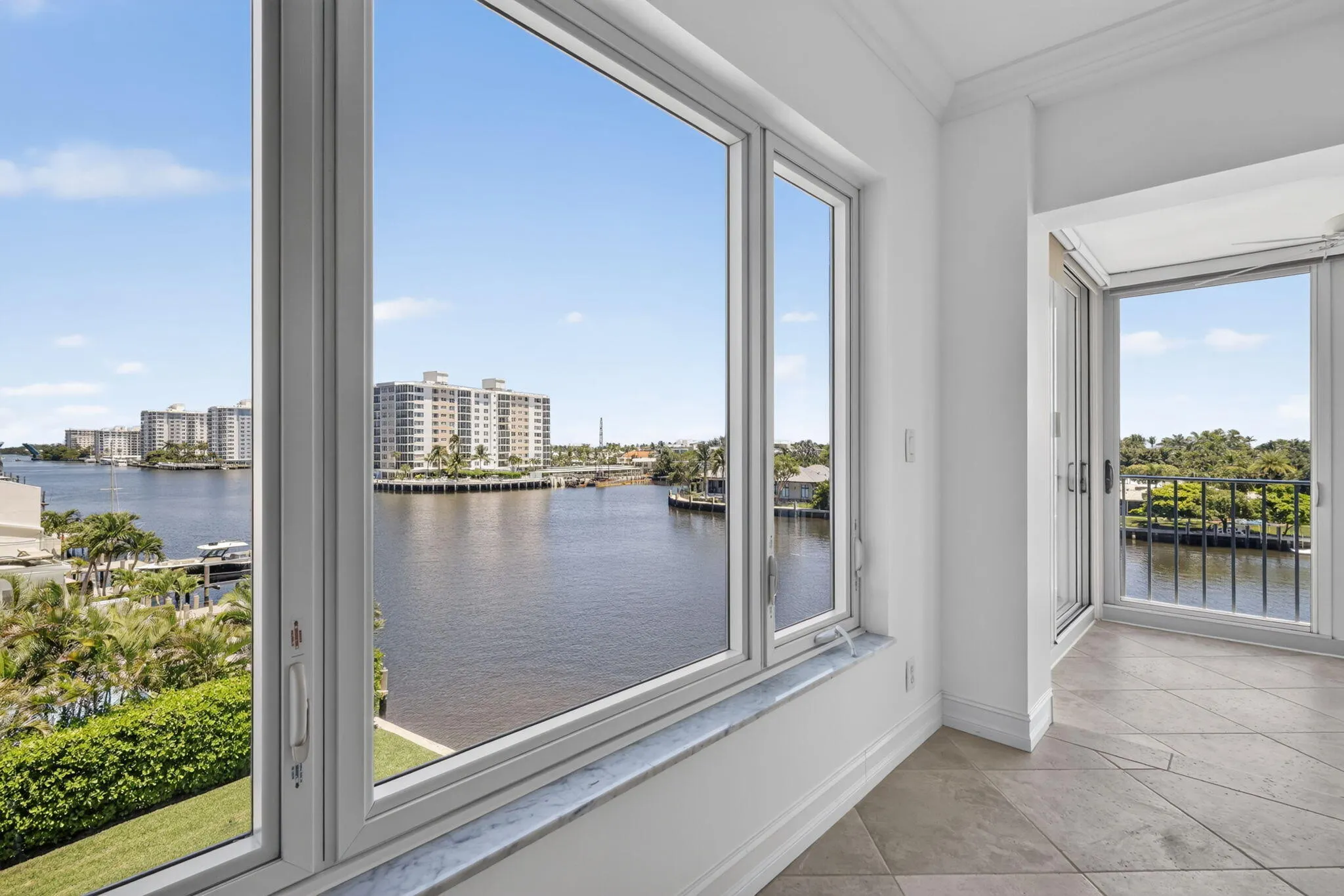 555 SE 6TH Avenue #4F