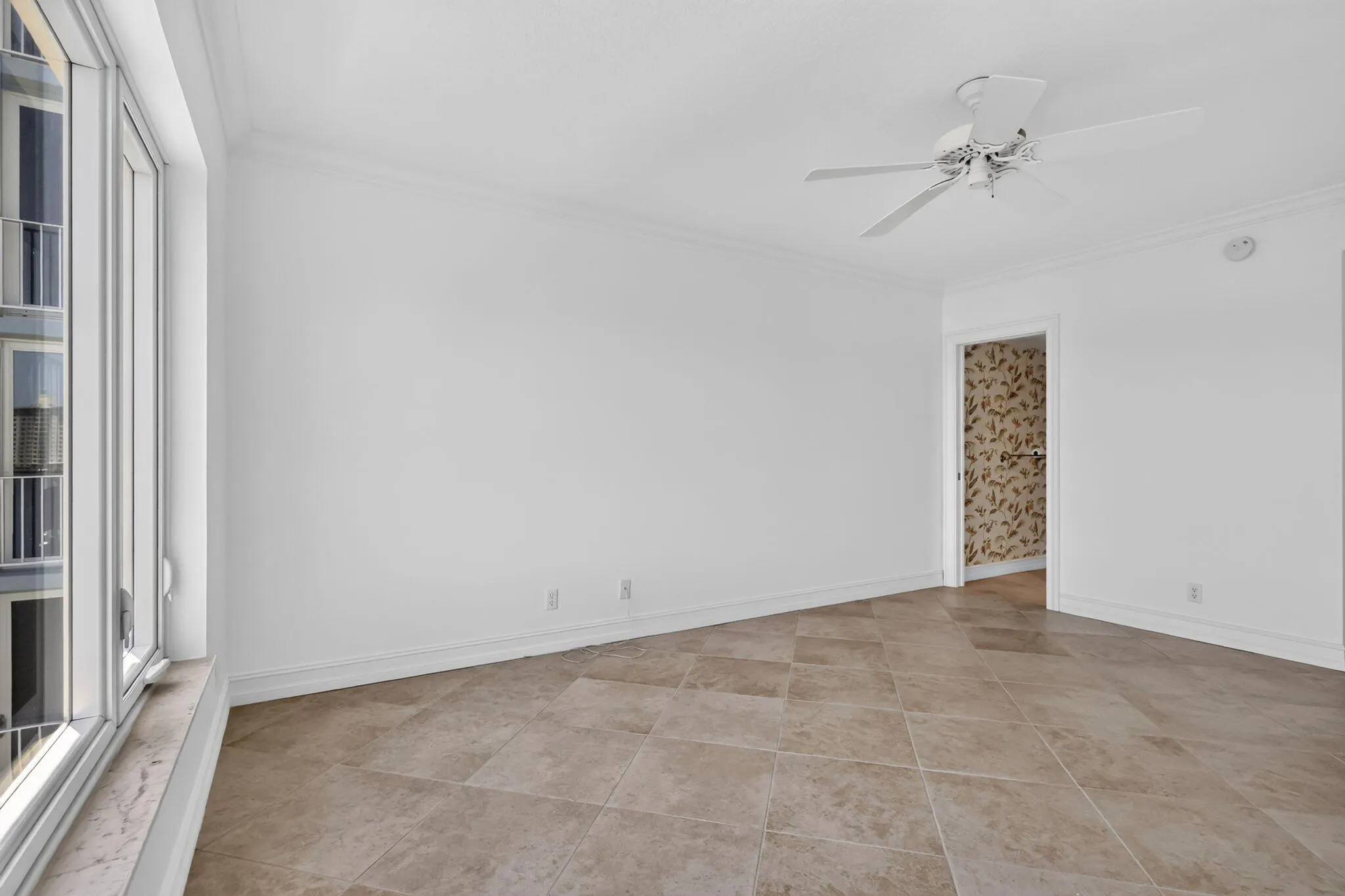 555 SE 6TH Avenue #4F
