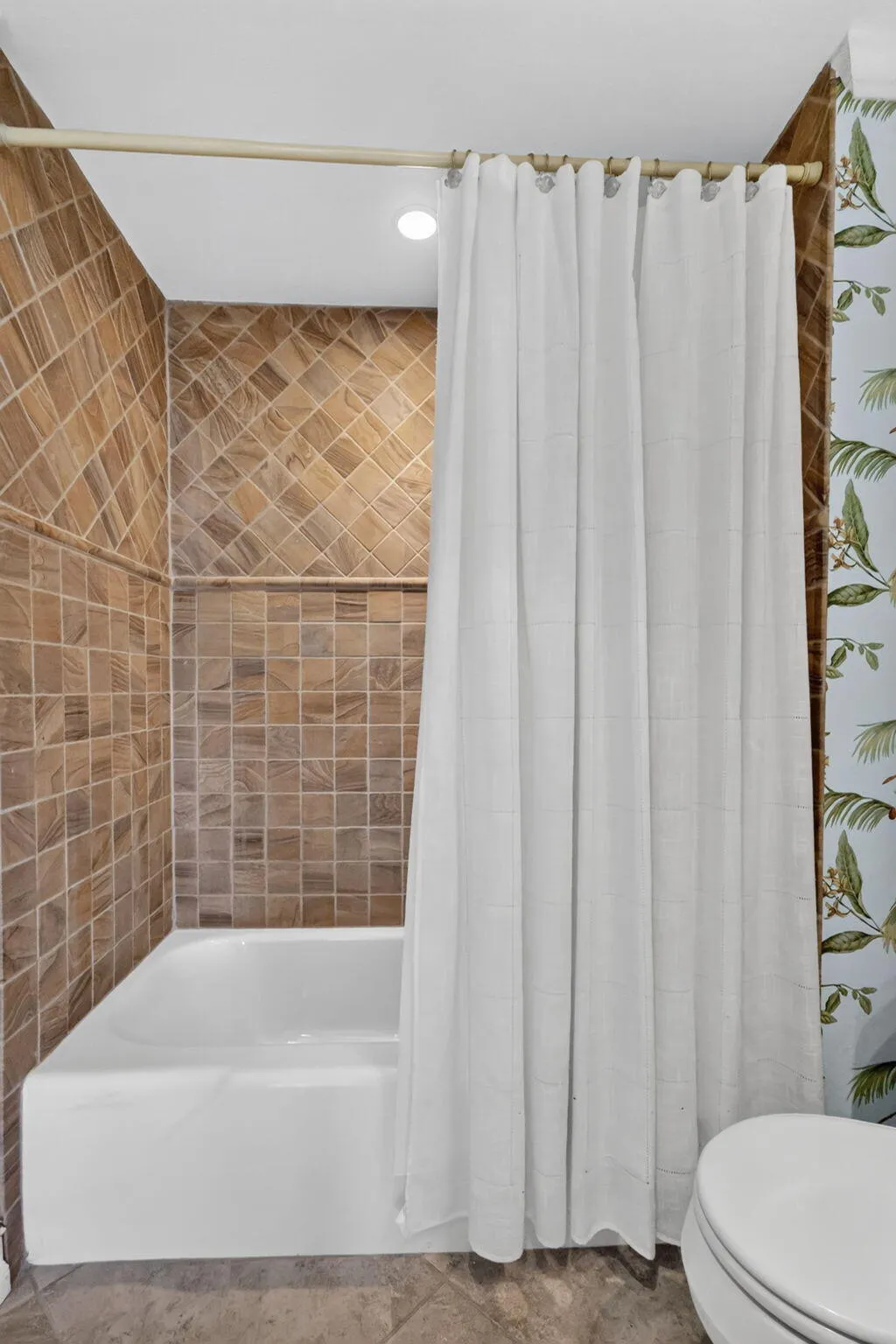 555 SE 6TH Avenue #4F