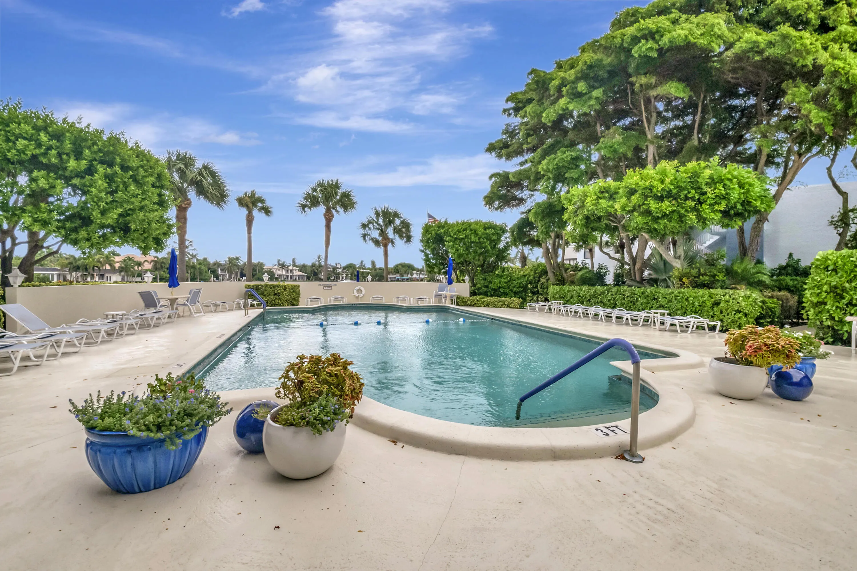 555 SE 6TH Avenue #4F