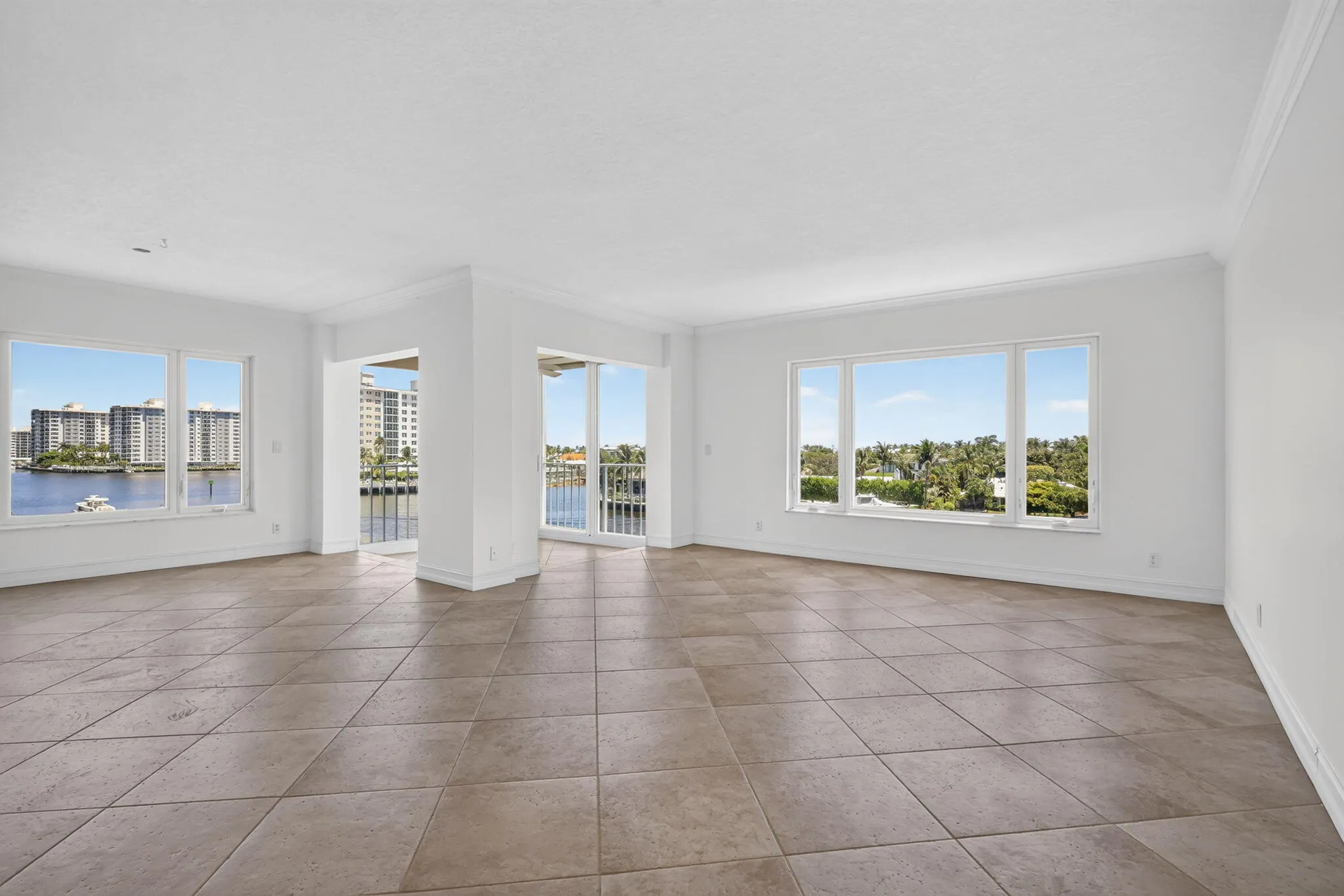 555 SE 6TH Avenue #4F