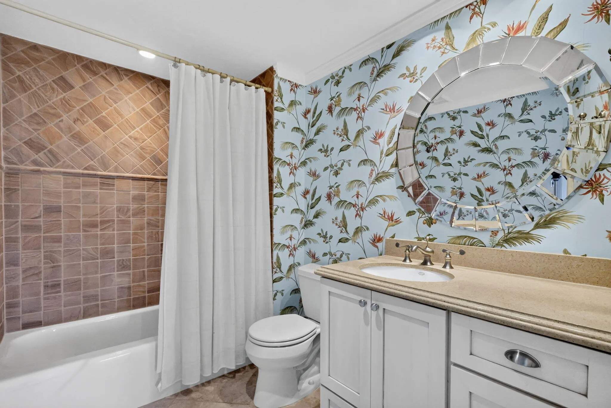 555 SE 6TH Avenue #4F