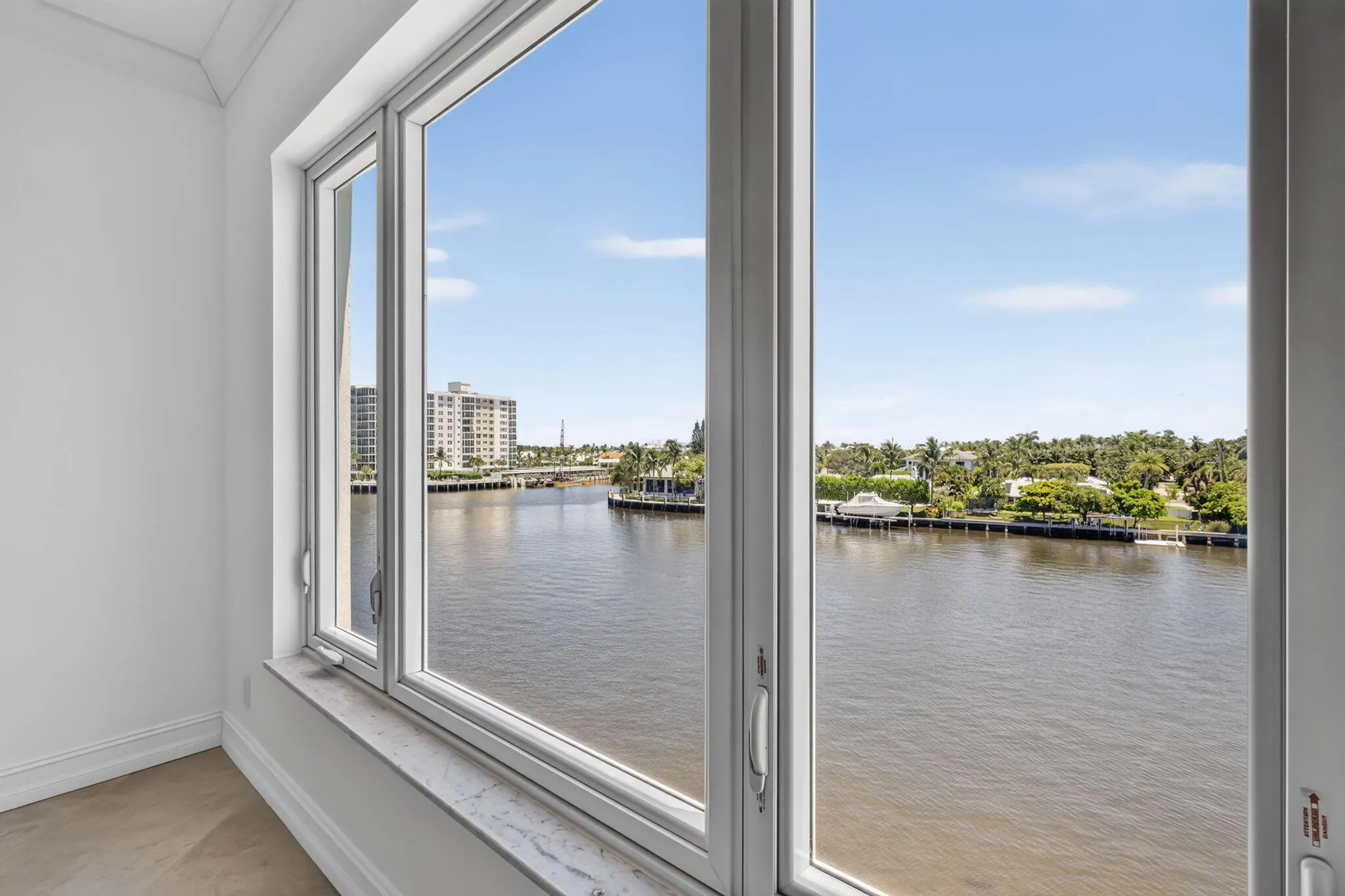 555 SE 6TH Avenue #4F