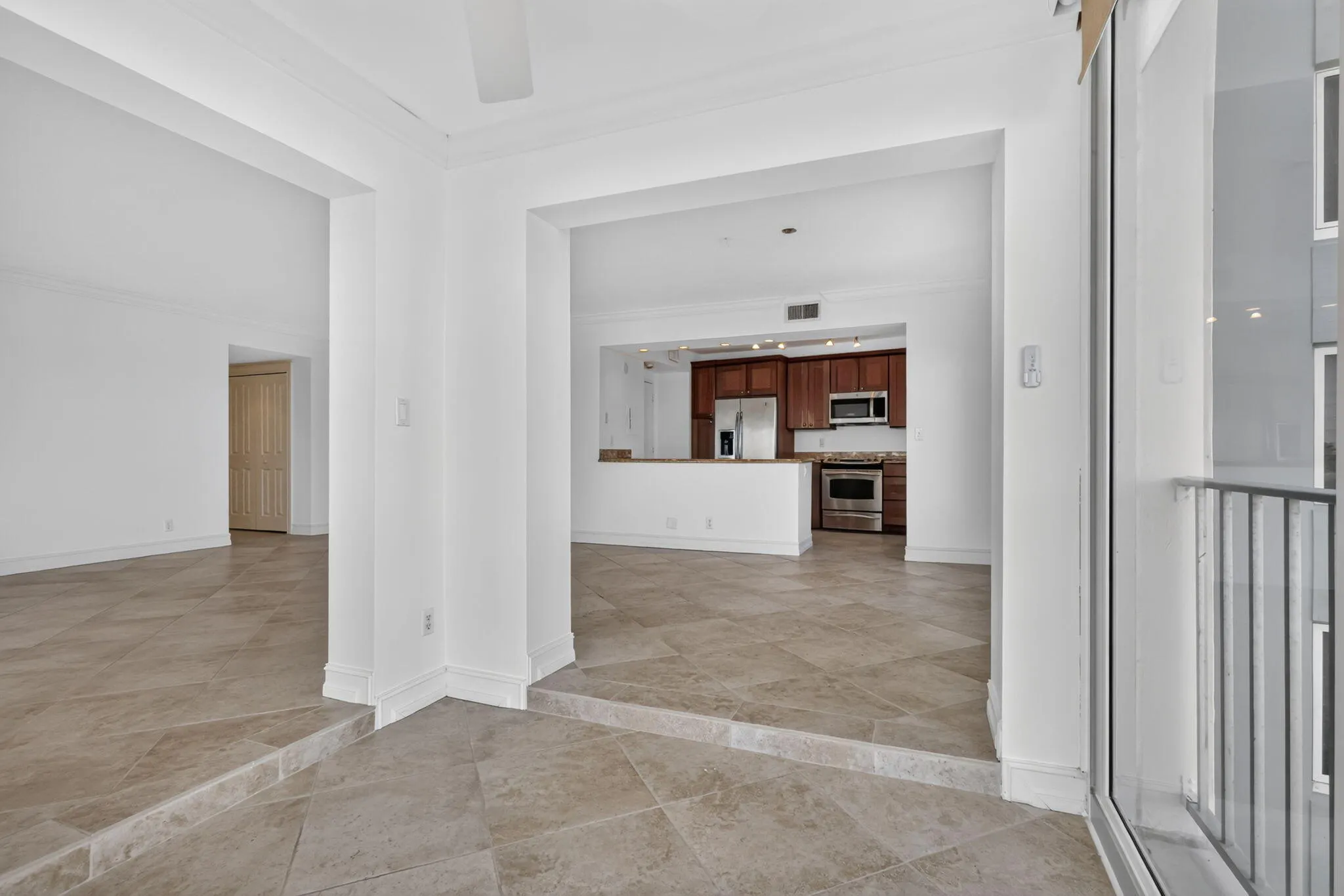 555 SE 6TH Avenue #4F