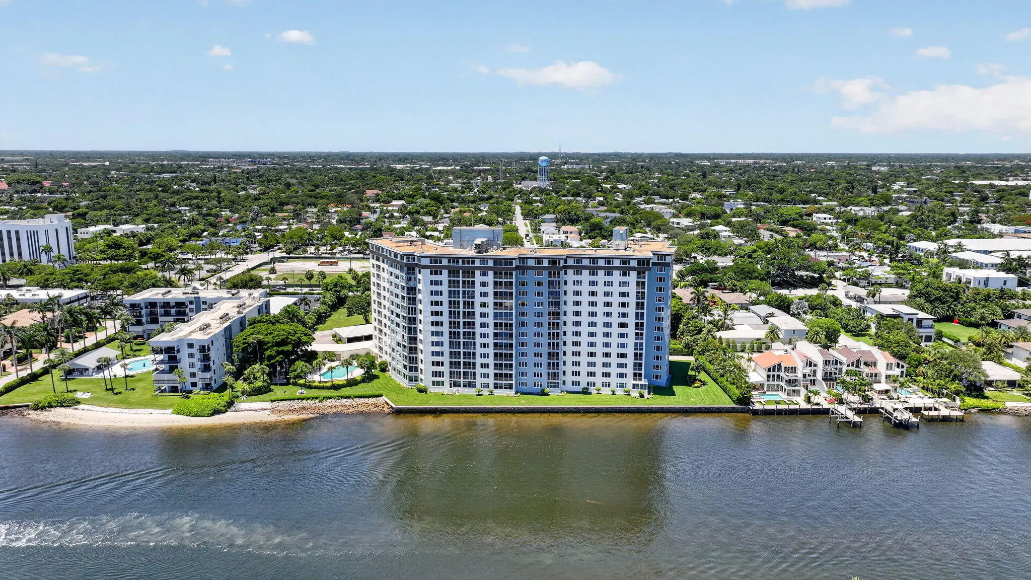 555 SE 6TH Avenue #4F