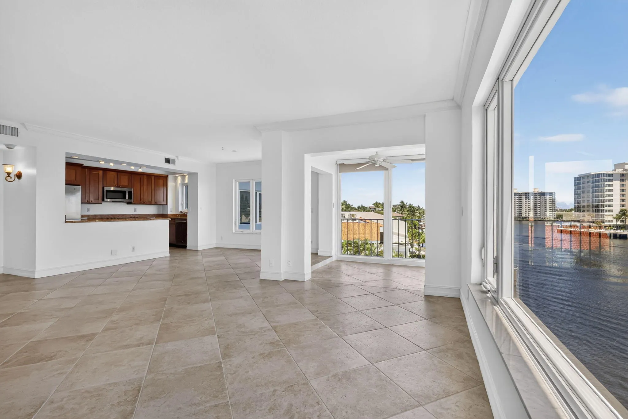 555 SE 6TH Avenue #4F