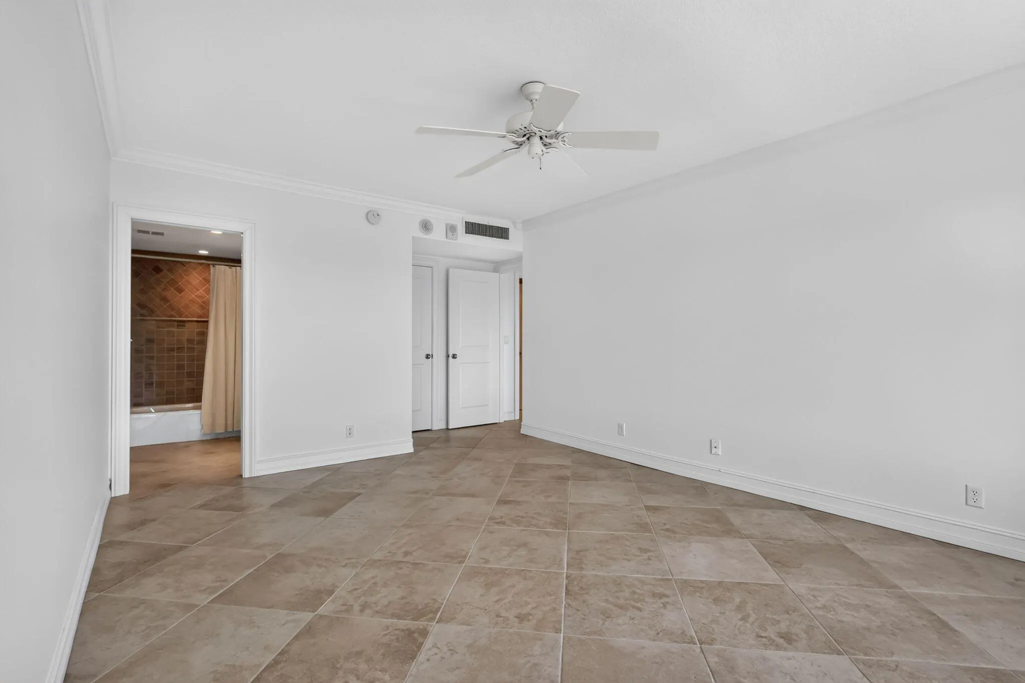 555 SE 6TH Avenue #4F