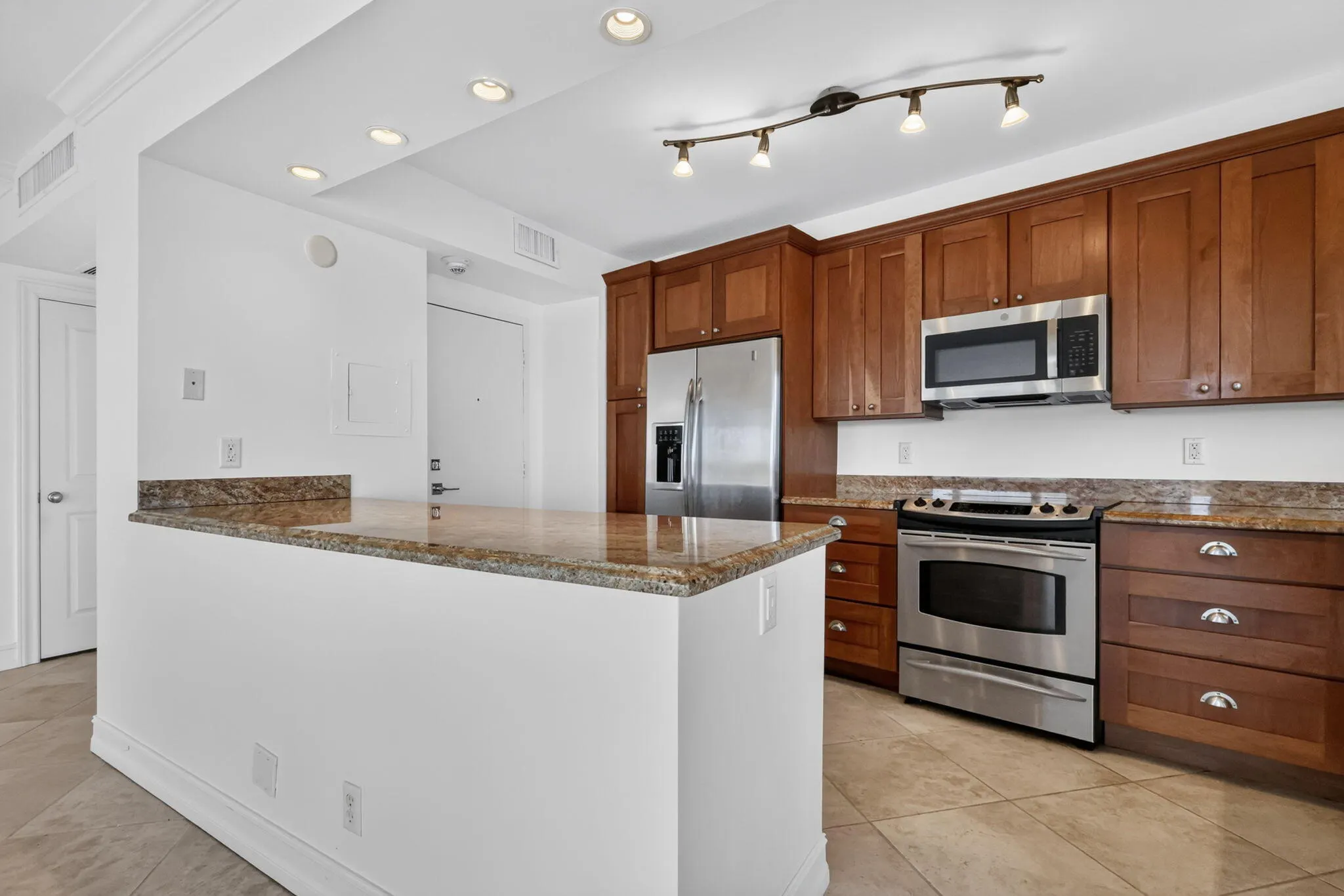555 SE 6TH Avenue #4F