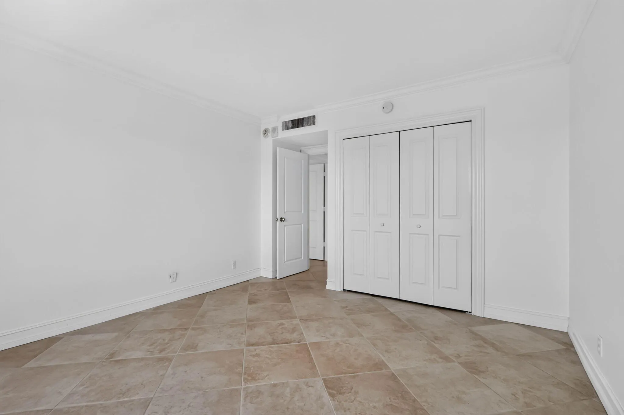 555 SE 6TH Avenue #4F