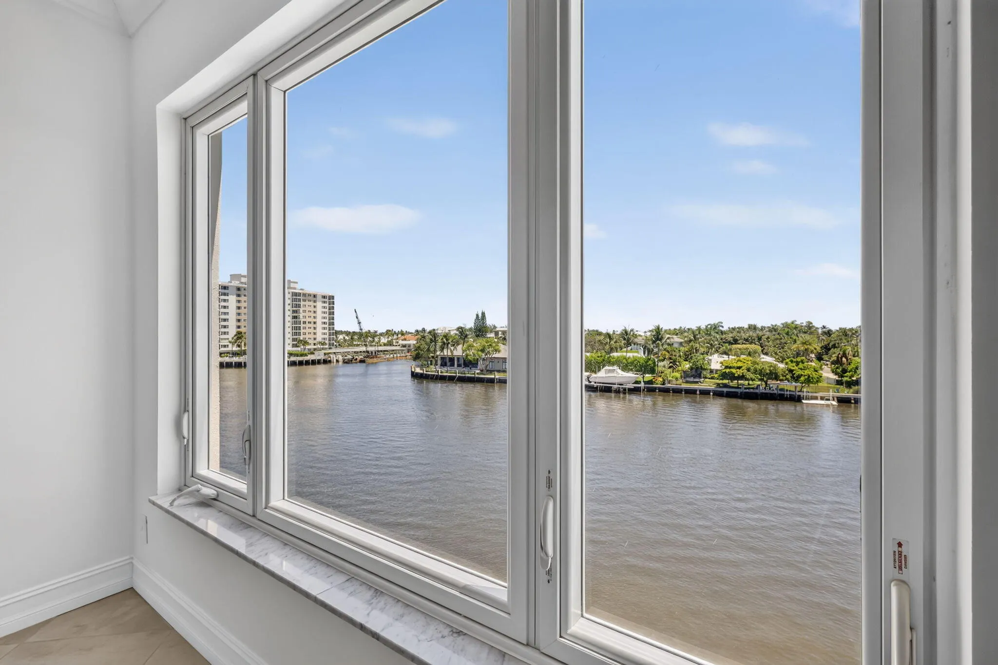 555 SE 6TH Avenue #4F
