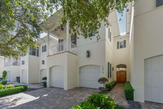 1014 BAY Street