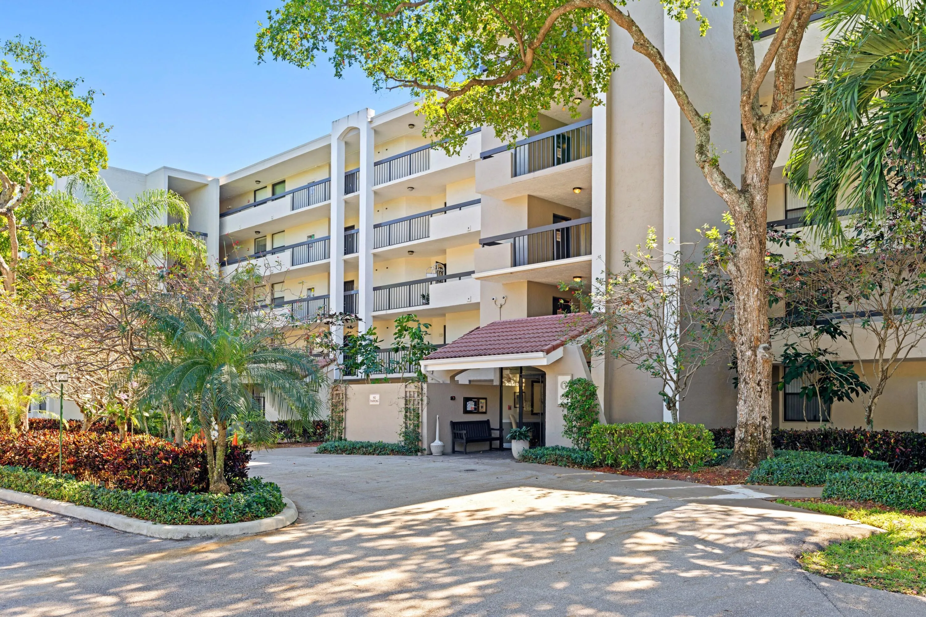 820 Lavers Circle #G211