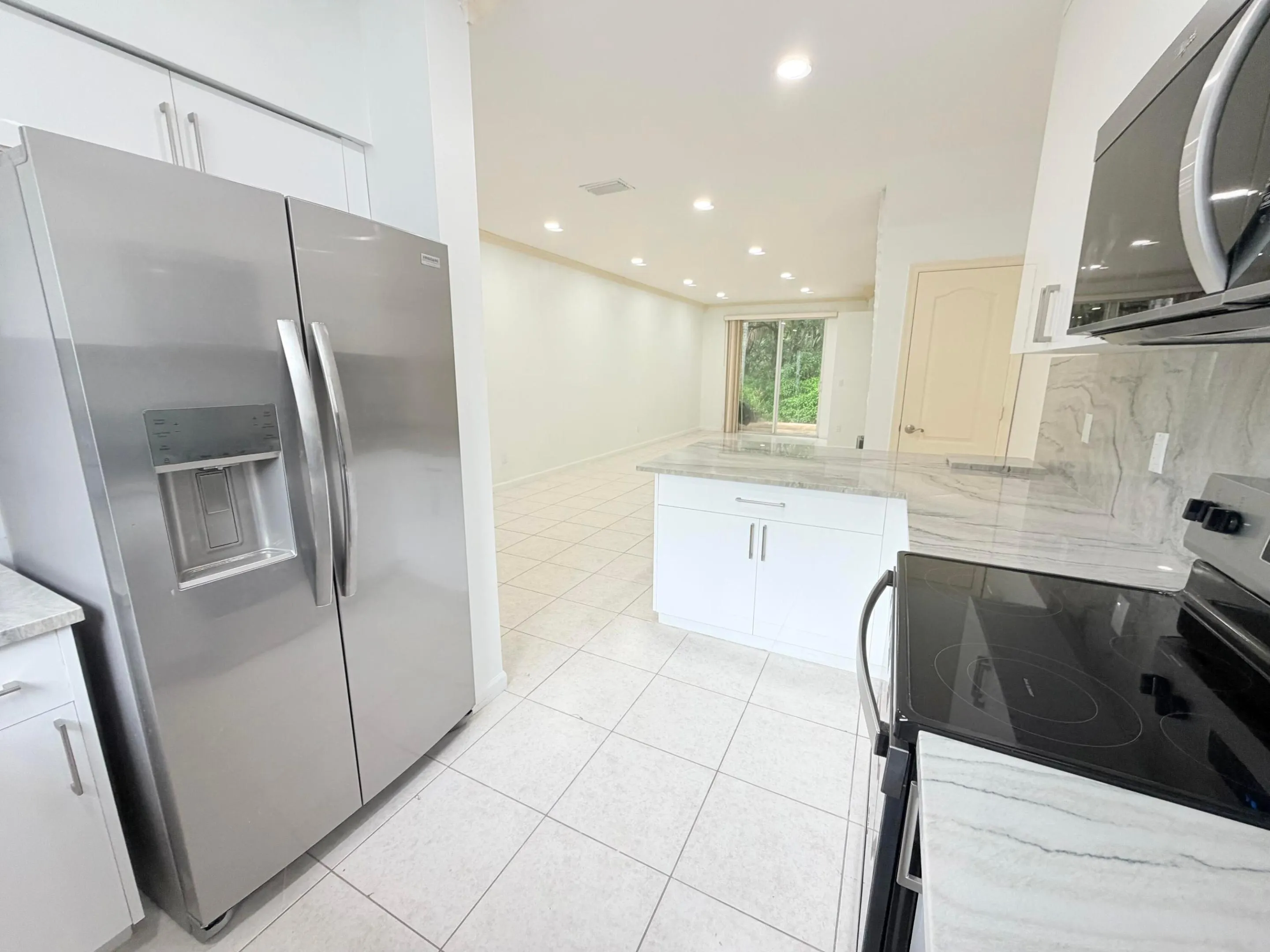 5738 NW 48TH Avenue