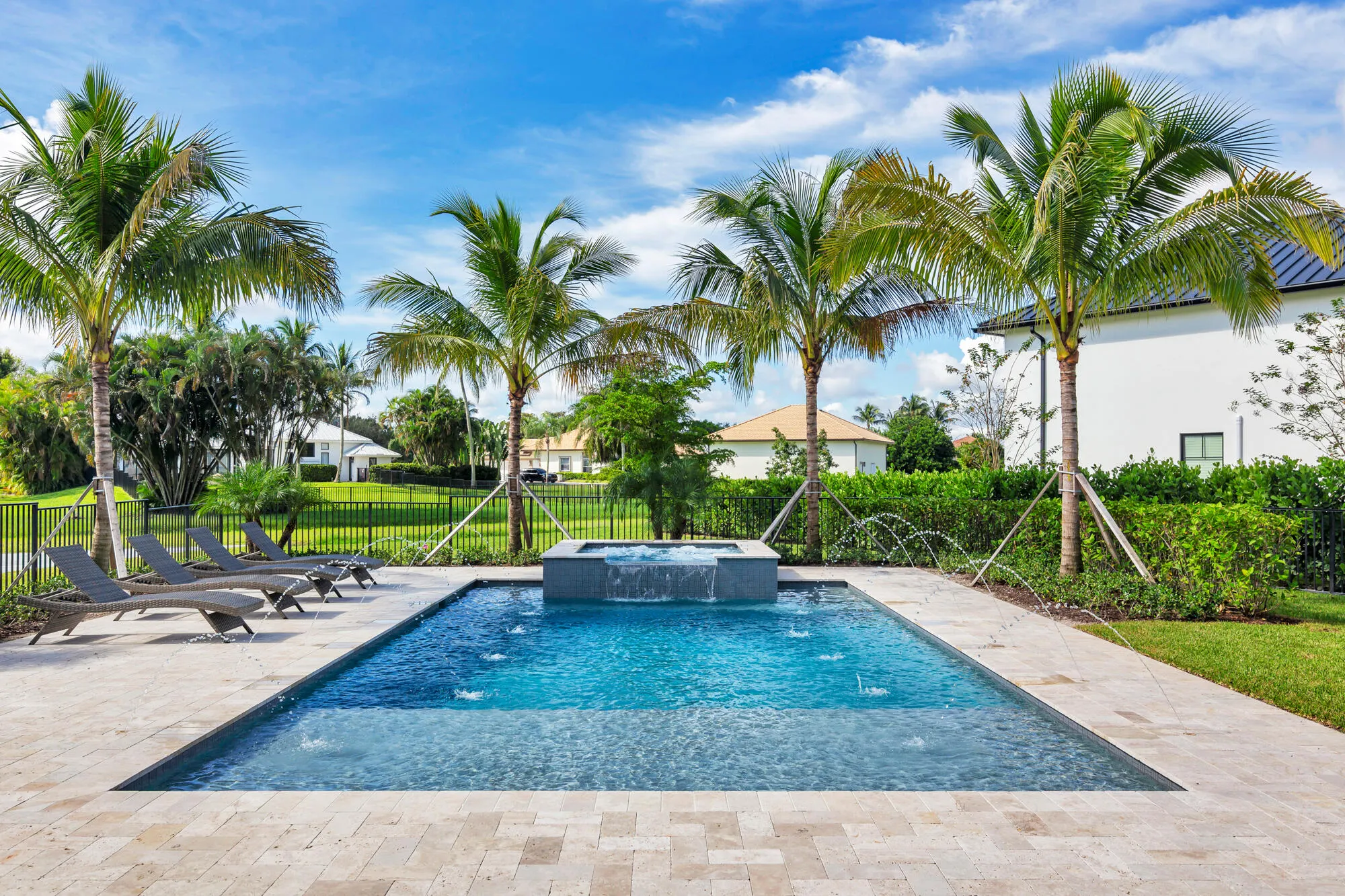 2220 GREENBRIAR Boulevard