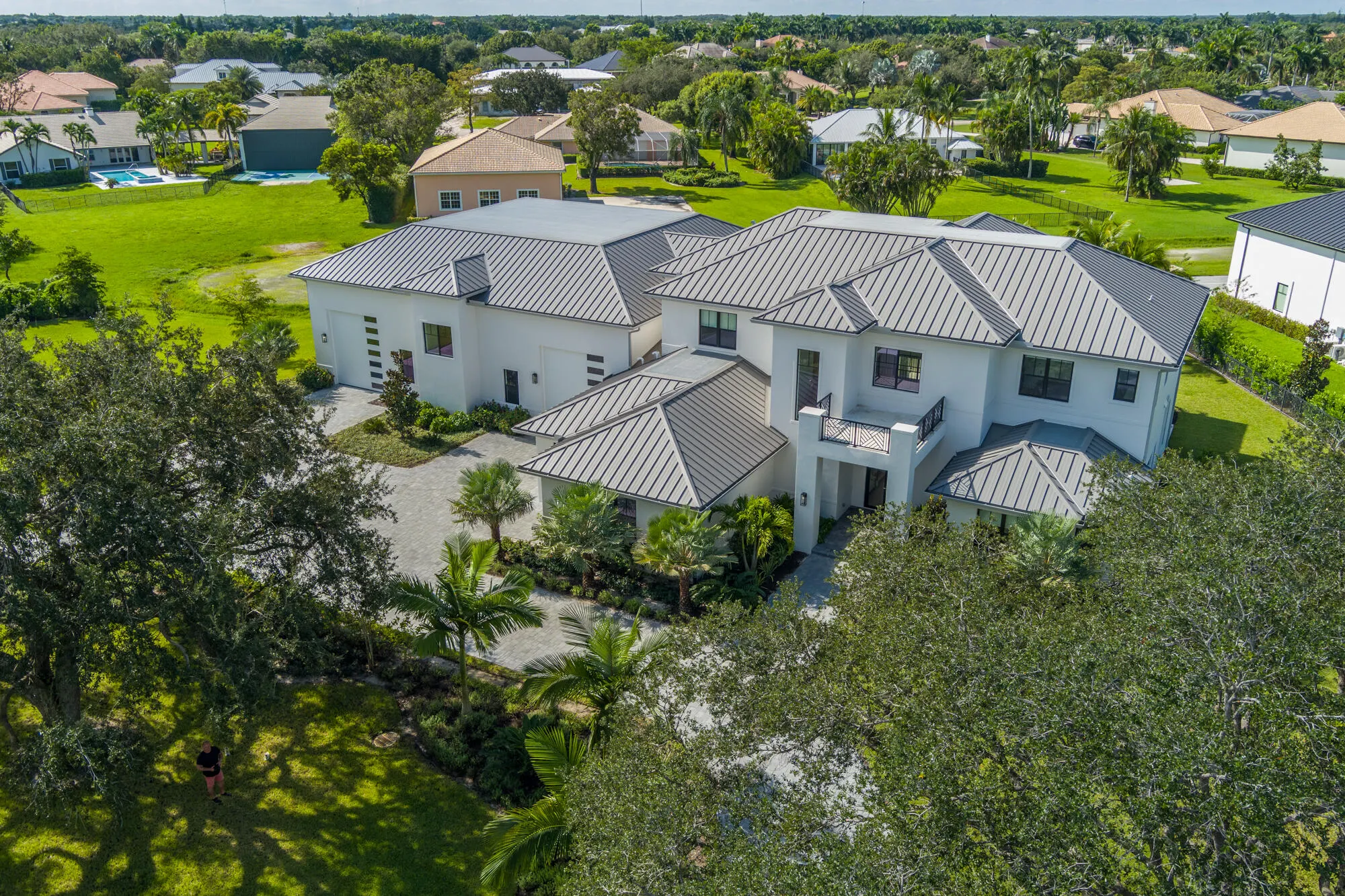2220 GREENBRIAR Boulevard
