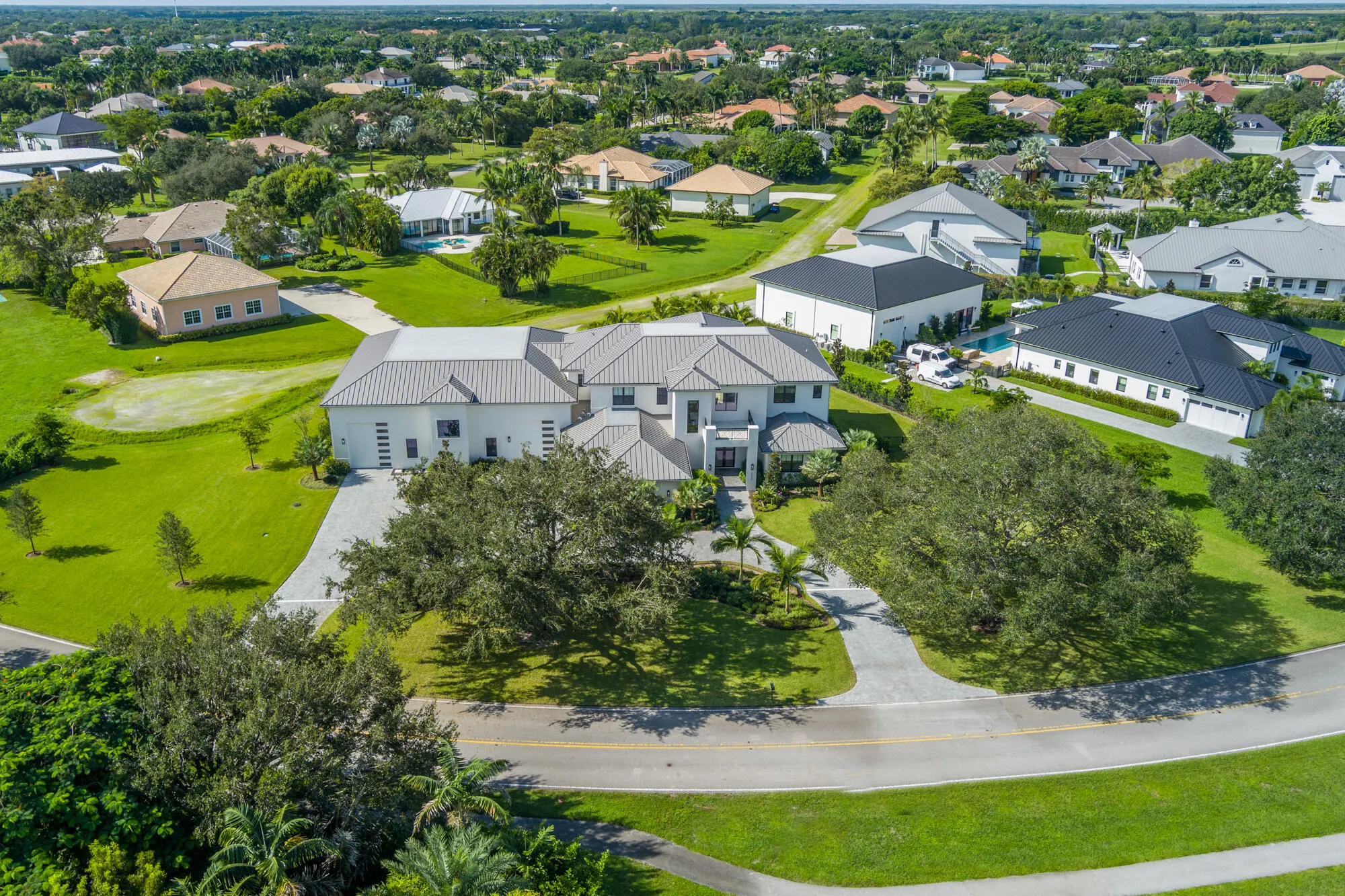 2220 GREENBRIAR Boulevard