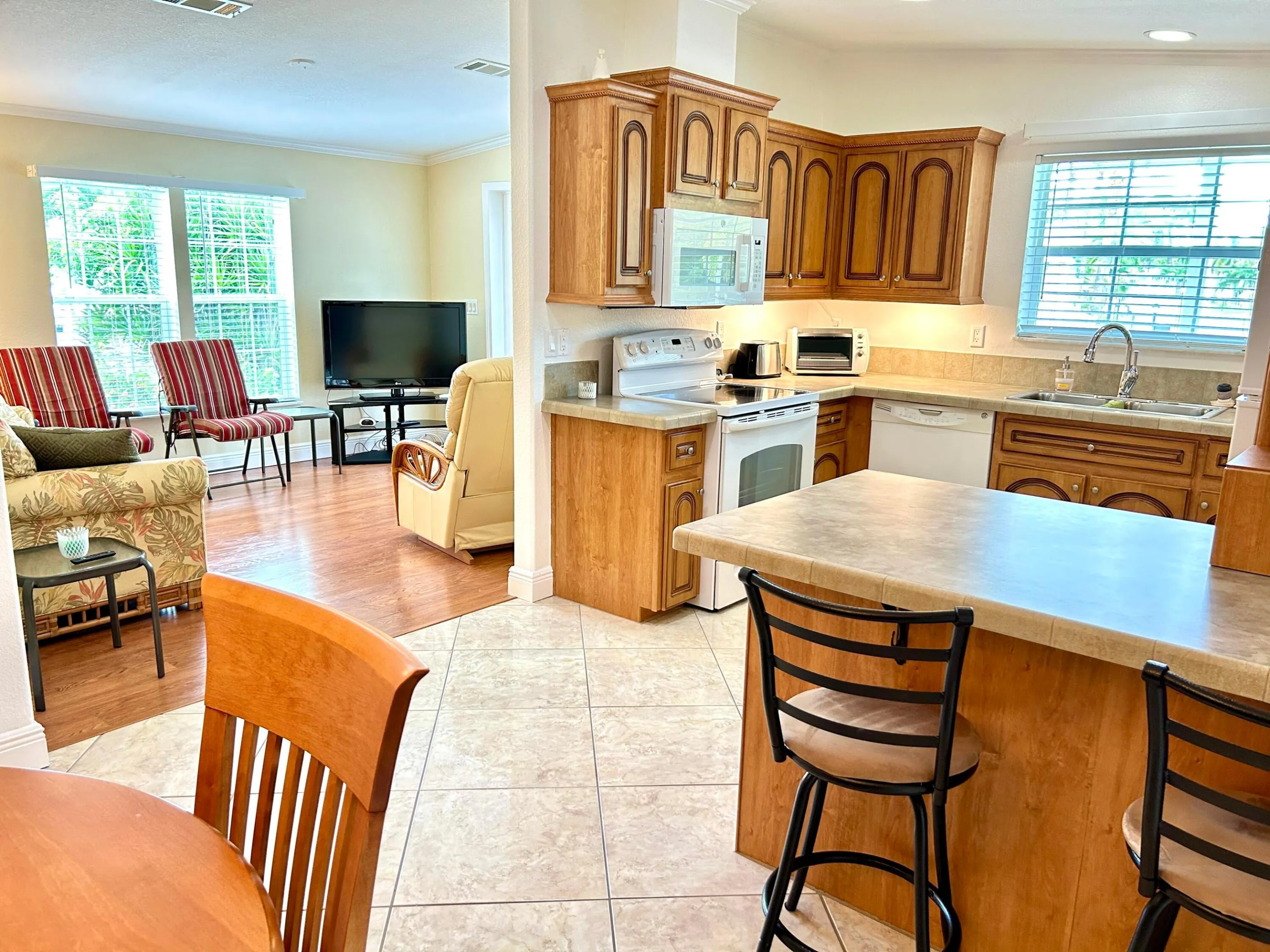 1316 W BOUGAINVILLEA Drive