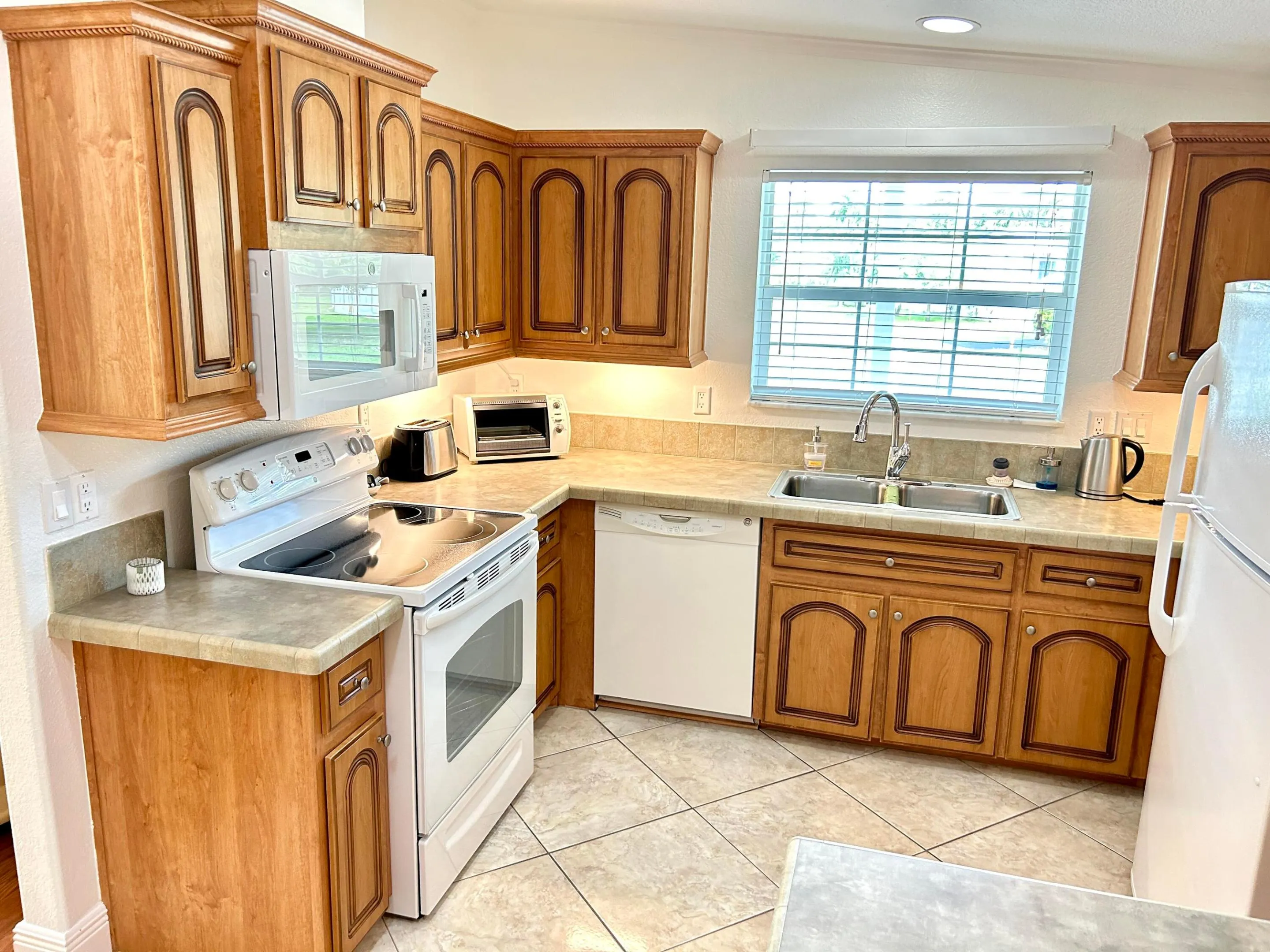 1316 W BOUGAINVILLEA Drive