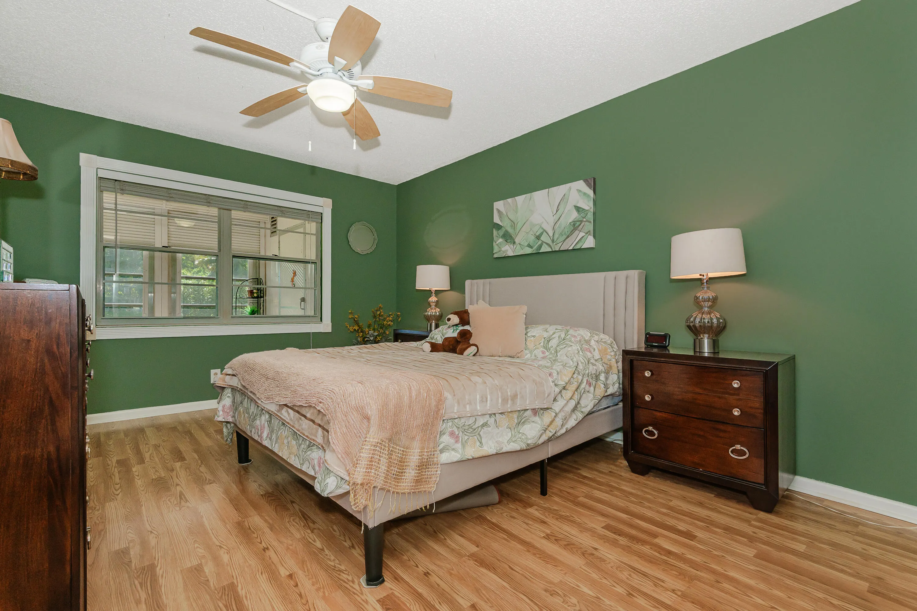1004 NEWPORT G #1004