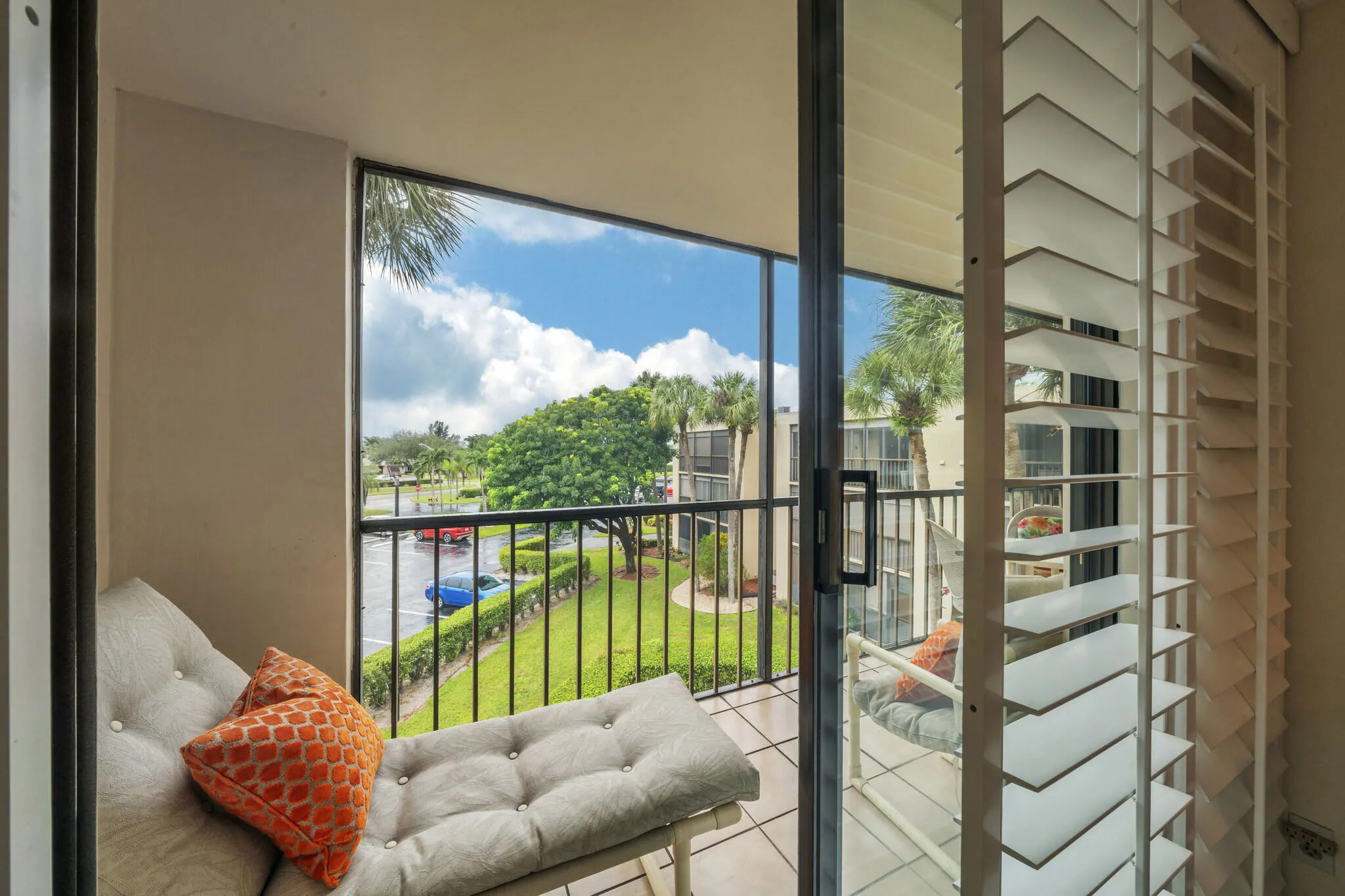 5280 LAS VERDES Circle #320