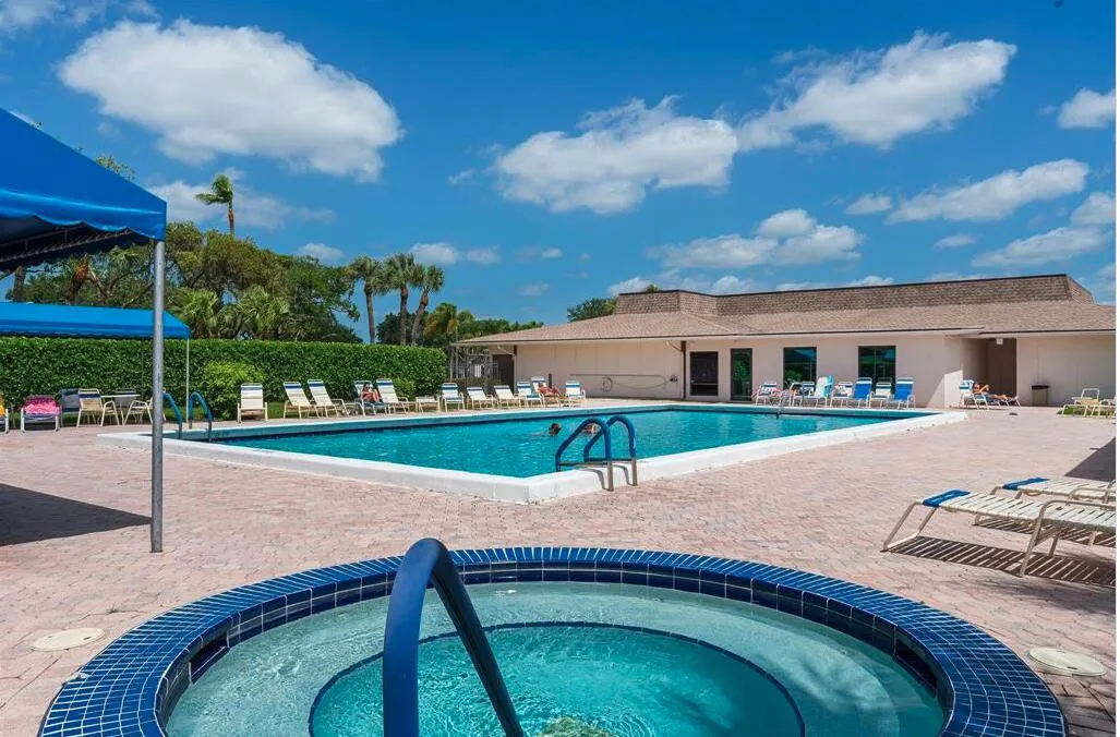 5280 LAS VERDES Circle #320