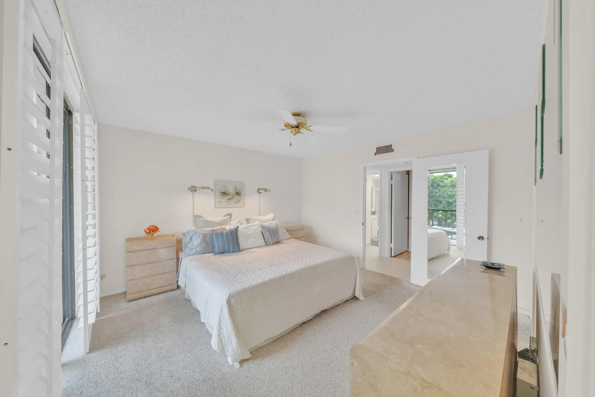 5280 LAS VERDES Circle #320