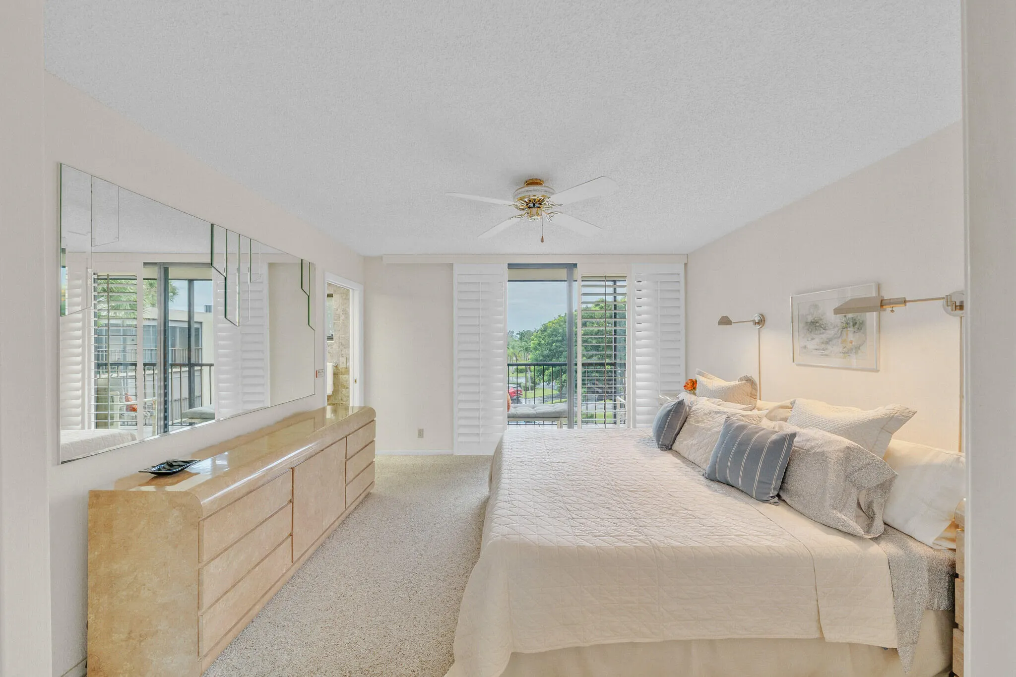 5280 LAS VERDES Circle #320