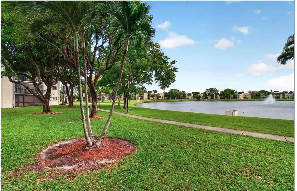 5280 LAS VERDES Circle #320