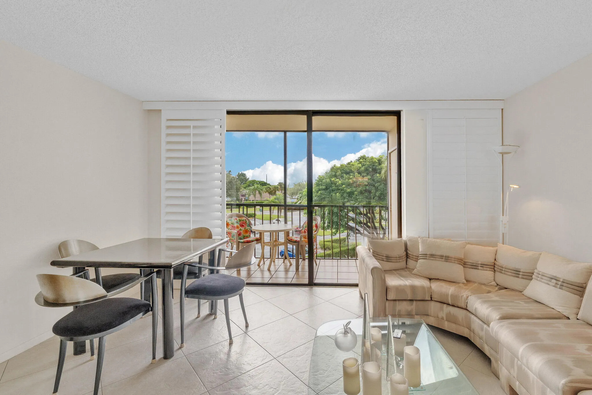 5280 LAS VERDES Circle #320