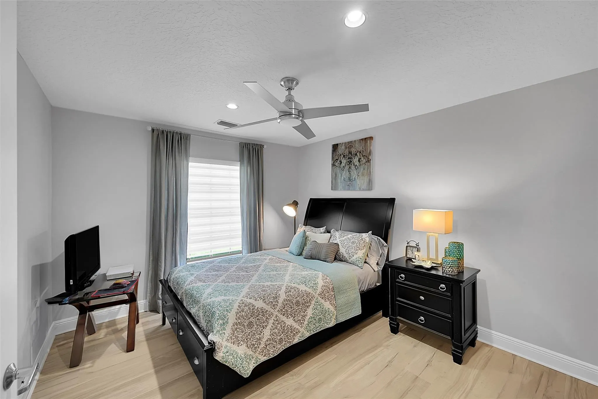 8606 ARROWHEAD Drive