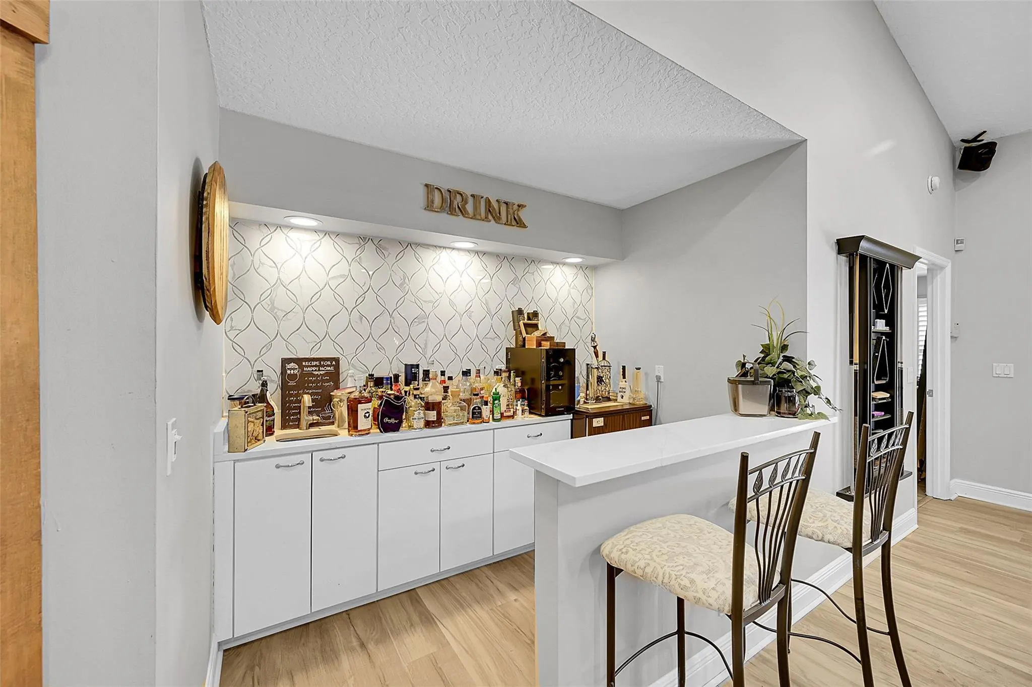 8606 ARROWHEAD Drive