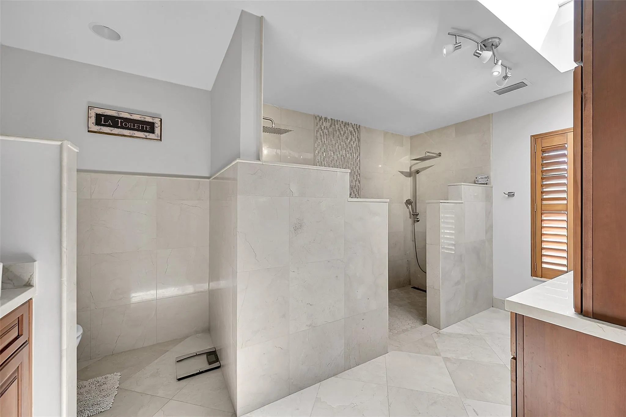 8606 ARROWHEAD Drive