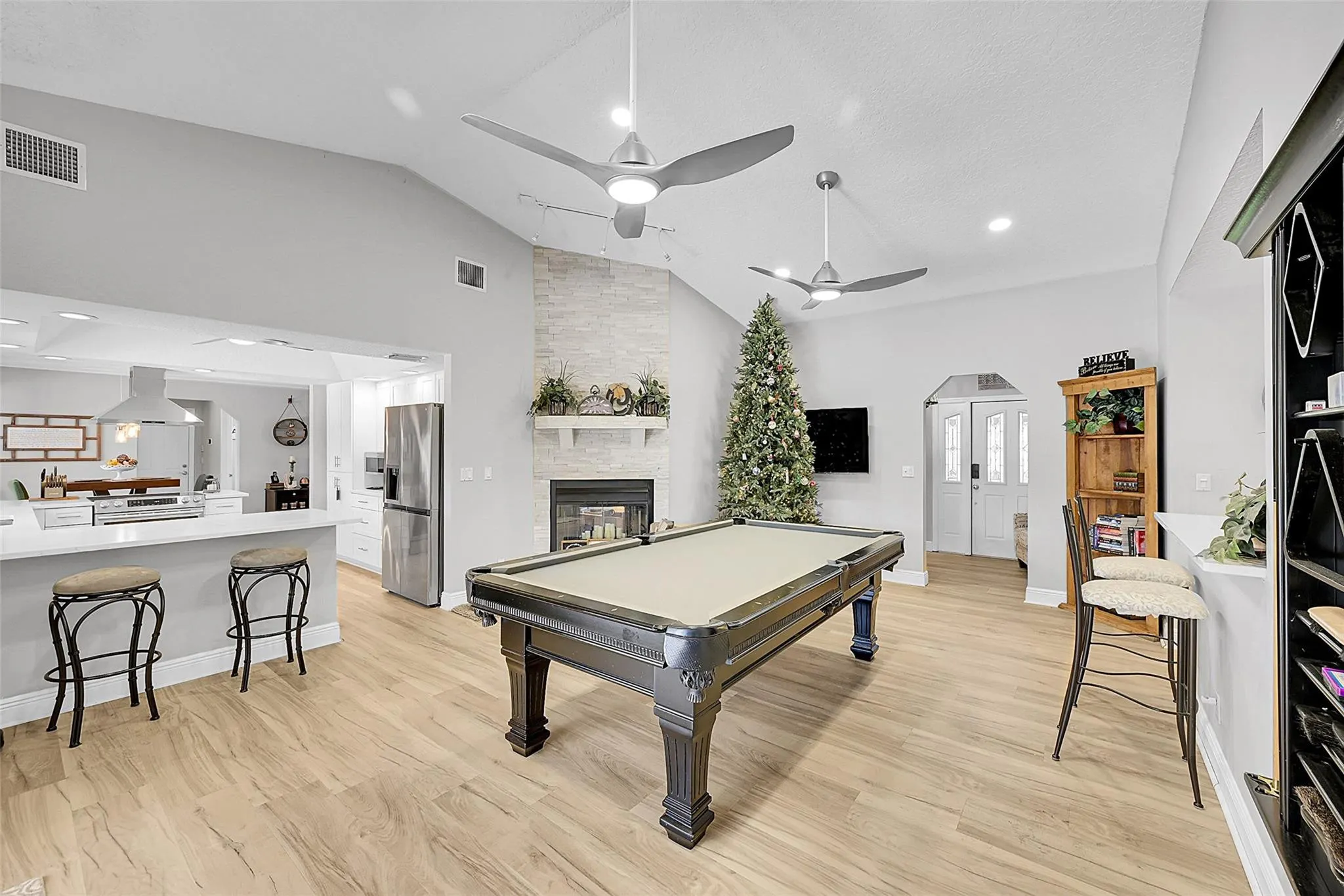 8606 ARROWHEAD Drive
